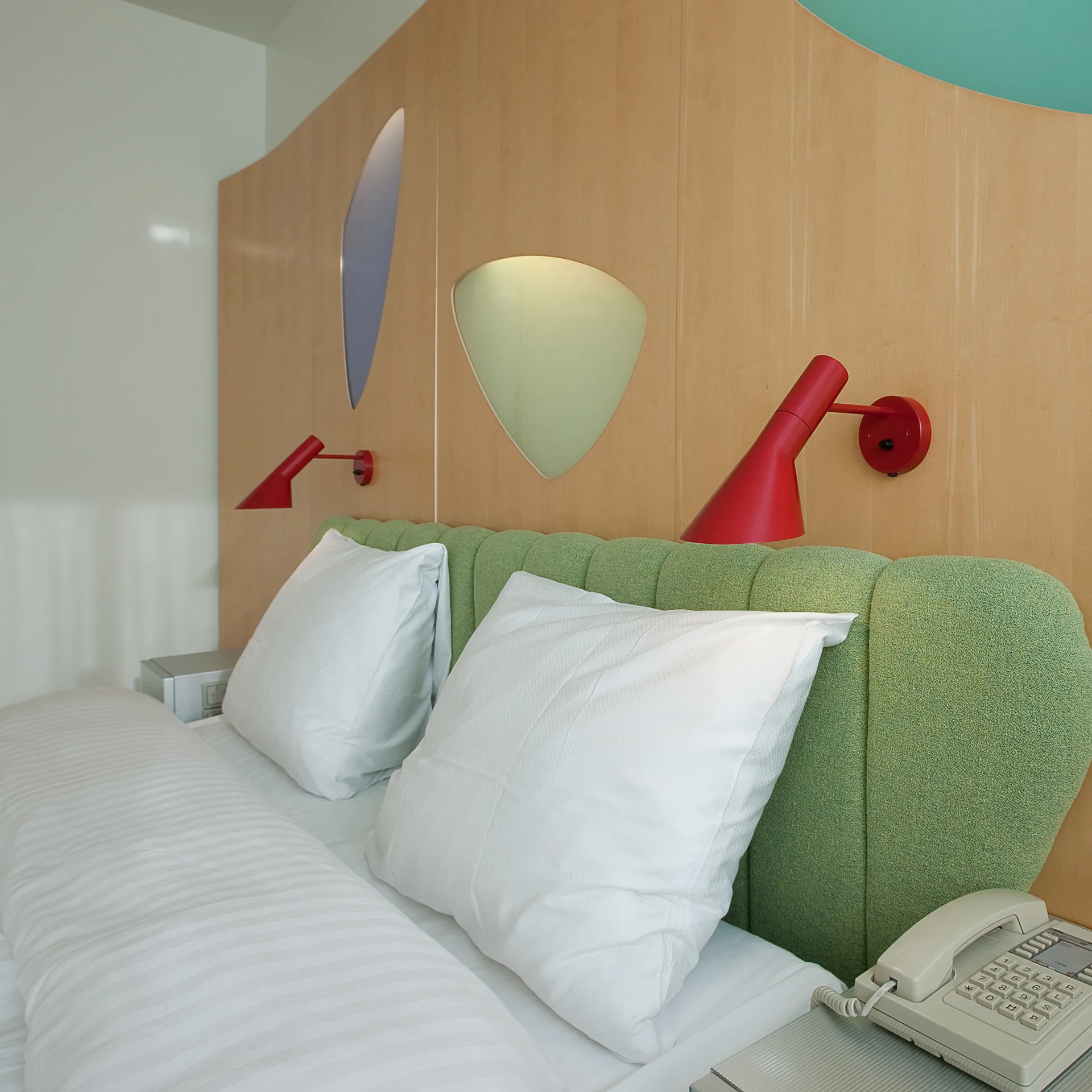 AJ wall lamp, Rust-red Louis Poulsen