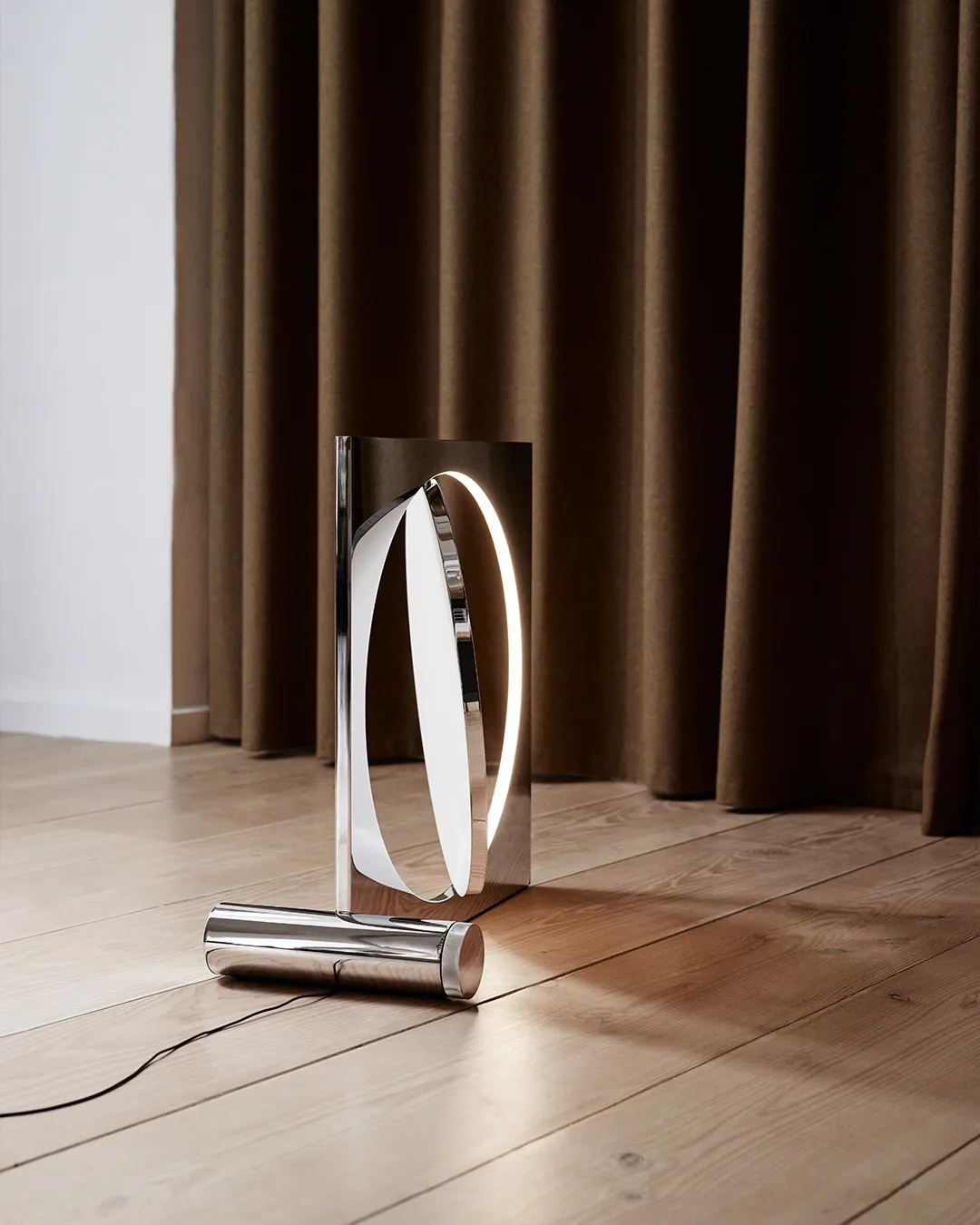 Moonsetter floor lamp from Louis Poulsen - NordicNest.com