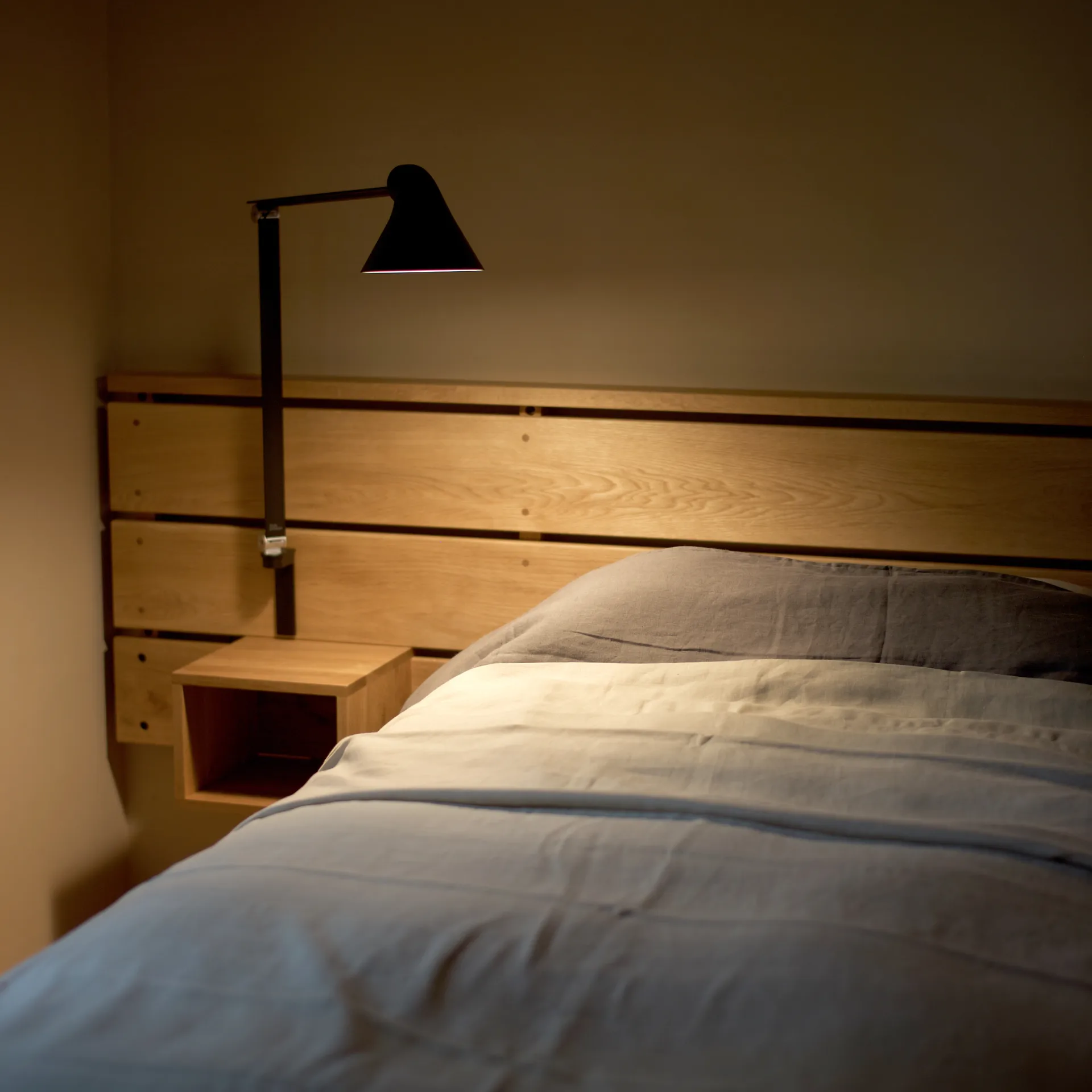 NJP wall lamp long arm, Black Louis Poulsen