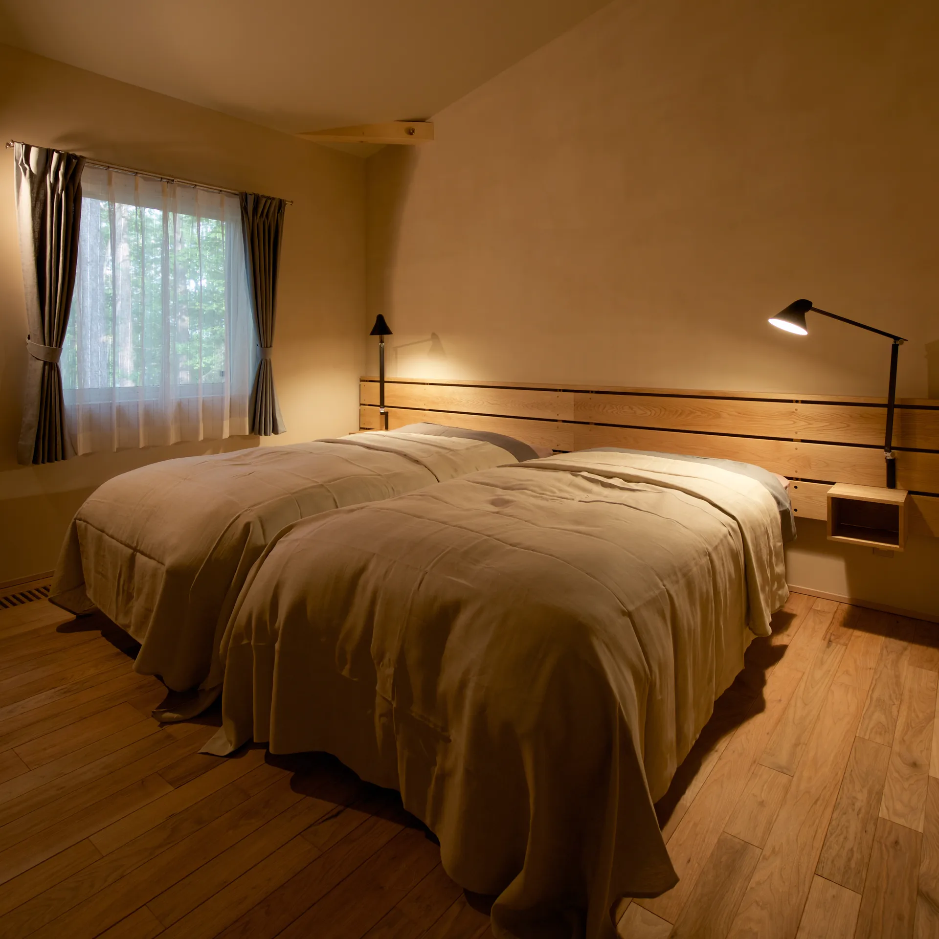 NJP wall lamp long arm, Black Louis Poulsen