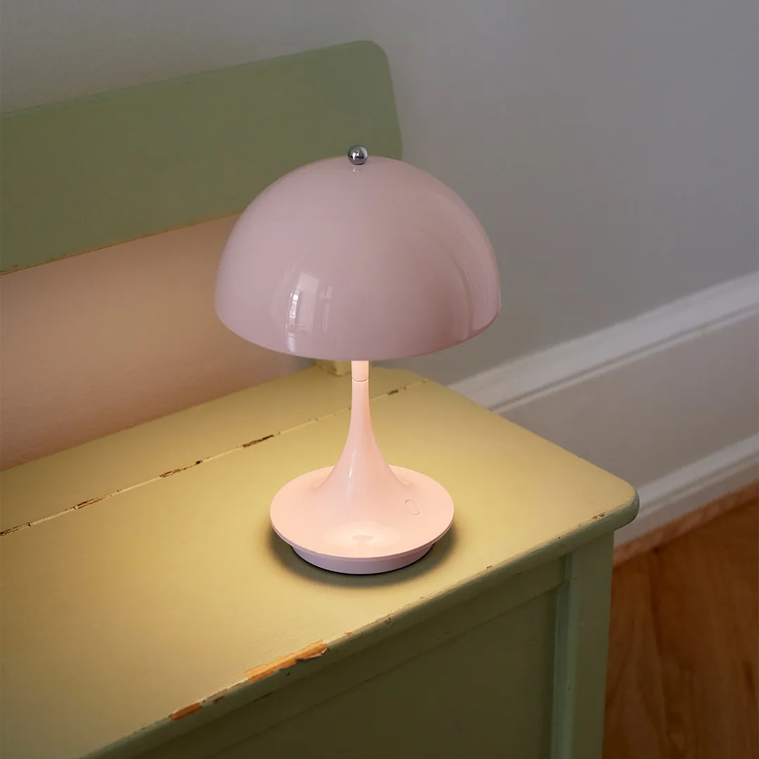 Panthella 160 Portable table lamp, Light pink Louis Poulsen