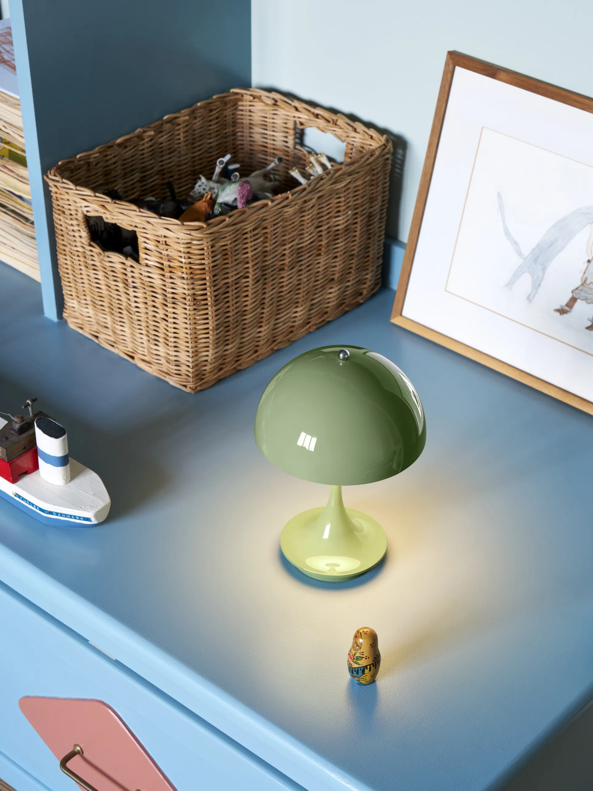 Panthella 160 Portable v3 table lamp, Green Louis Poulsen