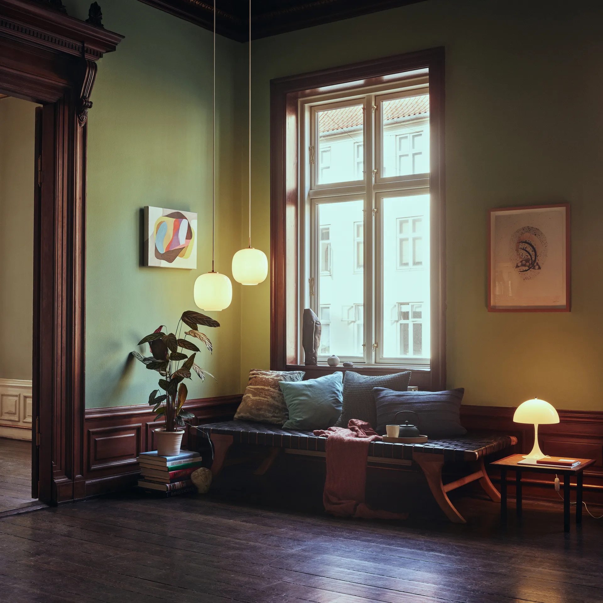 Panthella 250 table lamp, Opal white Louis Poulsen