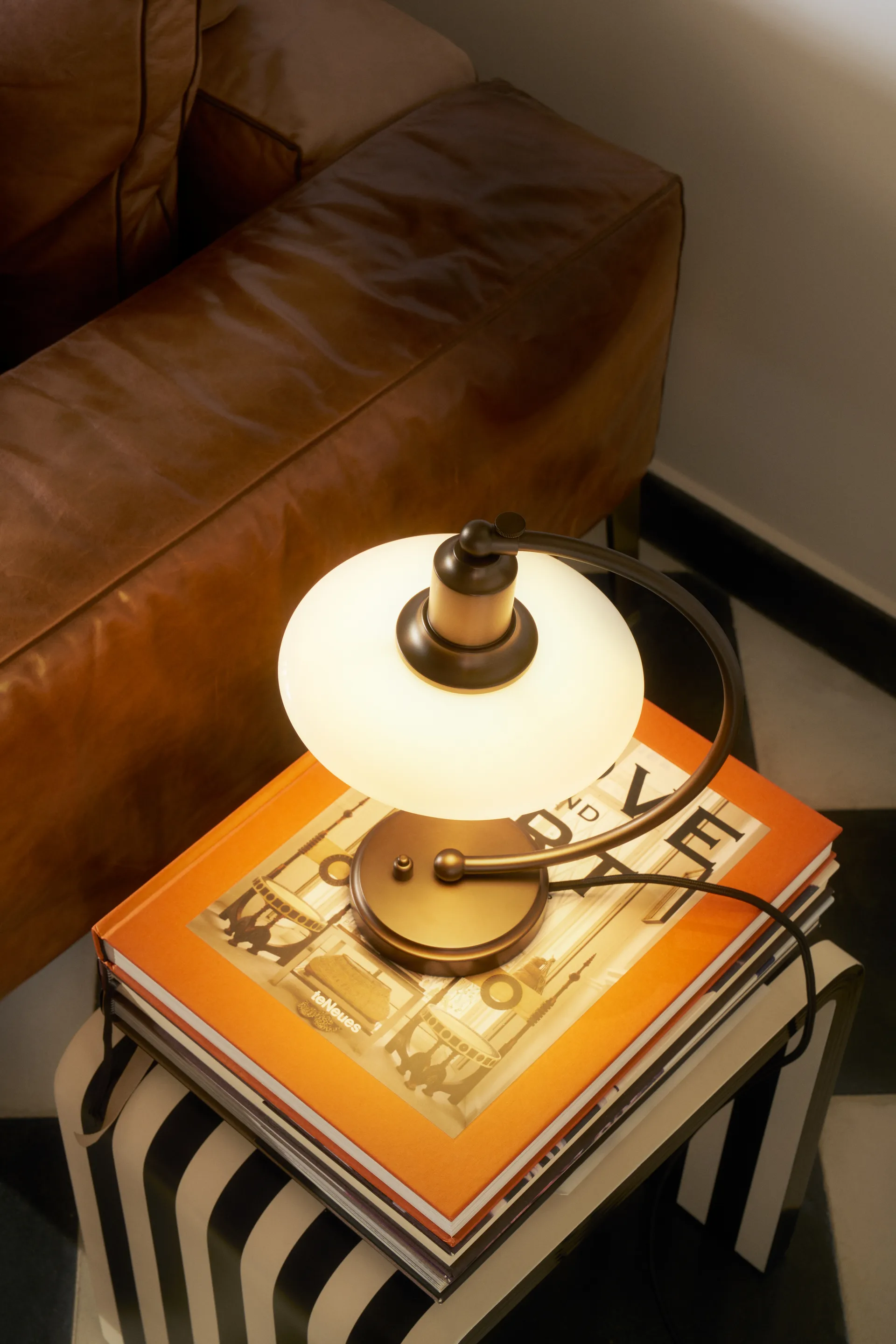 PH 2/2 Luna table lamp, Aged brass-opal glass Louis Poulsen
