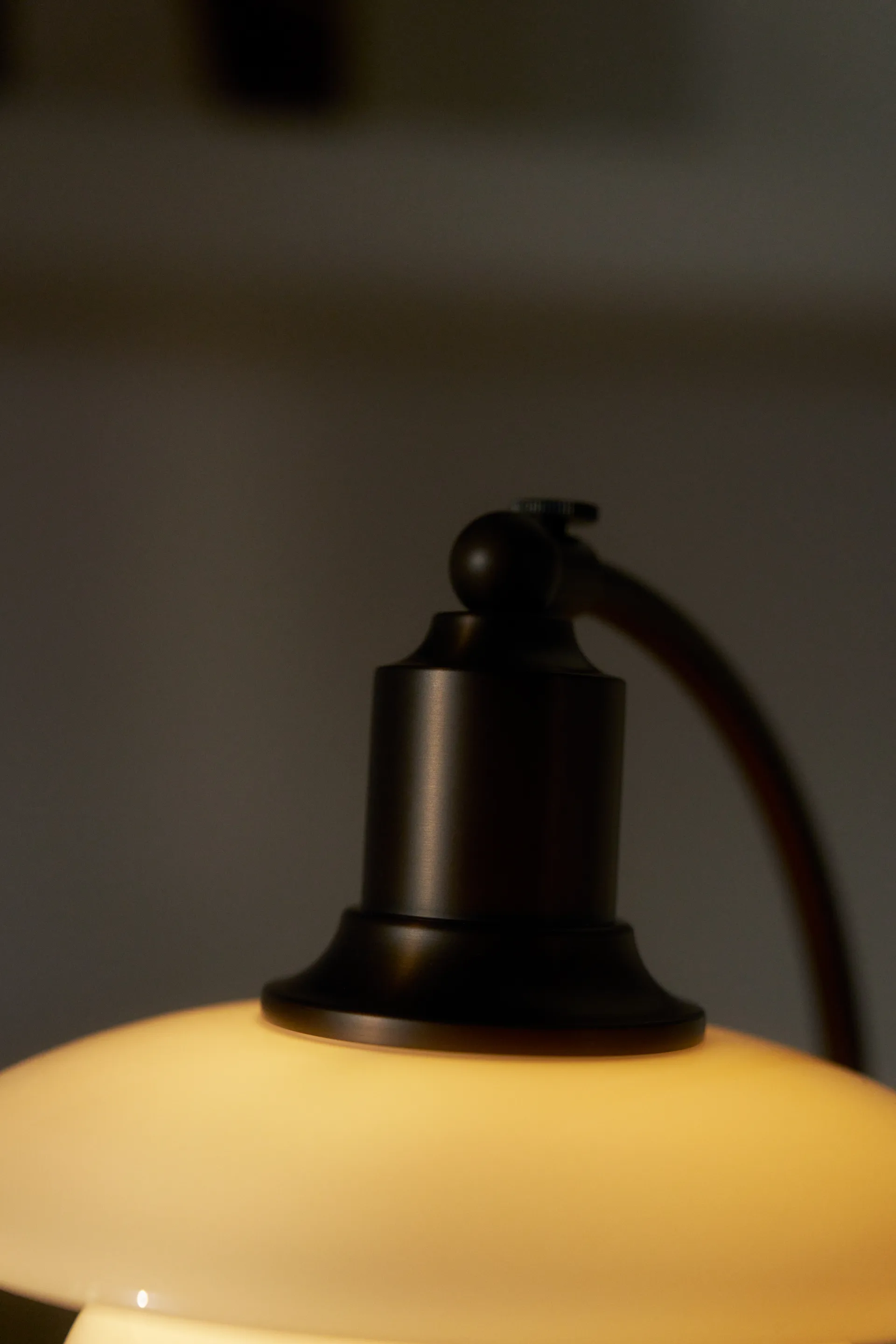 PH 2/2 Luna table lamp, Aged brass-opal glass Louis Poulsen