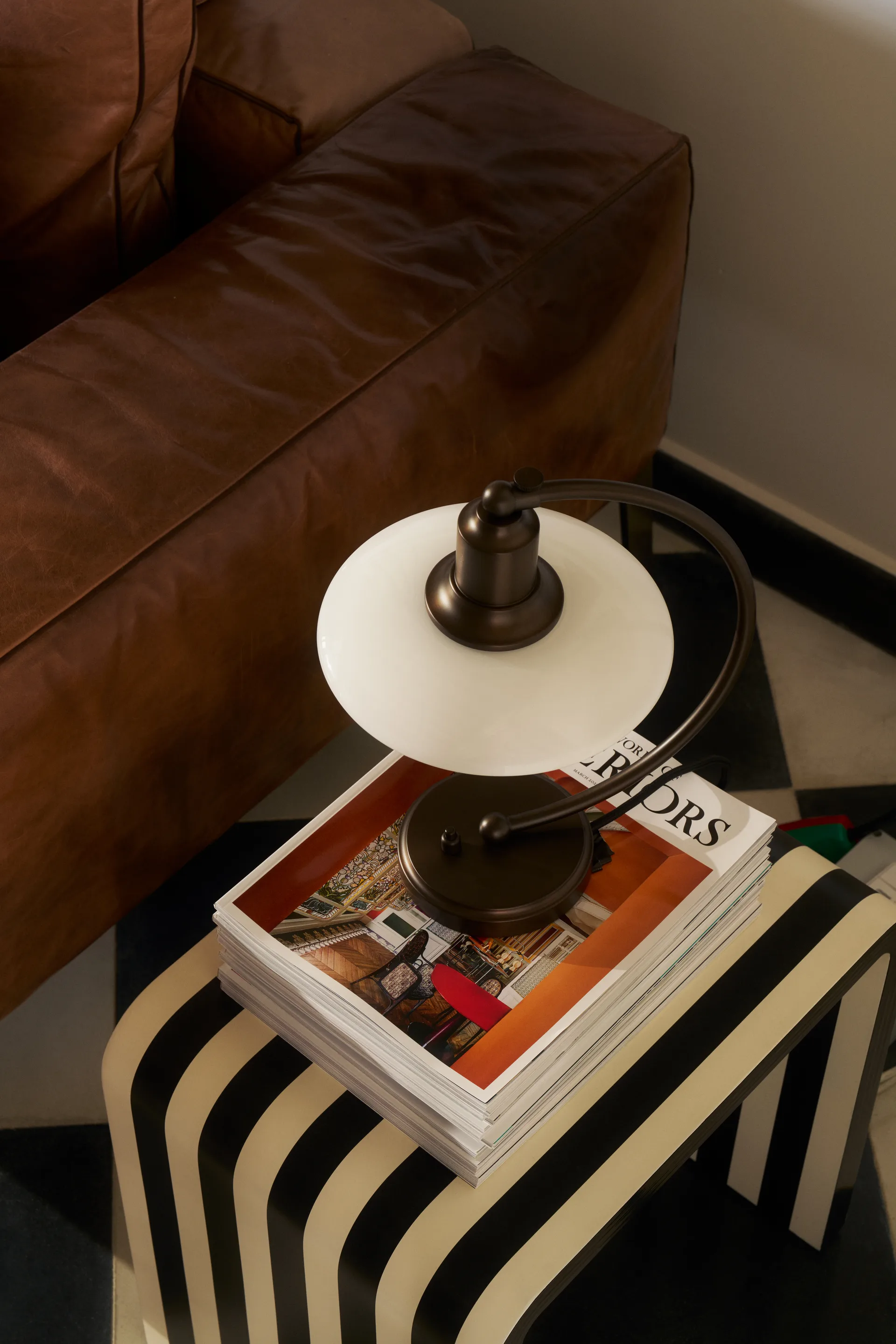 PH 2/2 Luna table lamp, Aged brass-opal glass Louis Poulsen