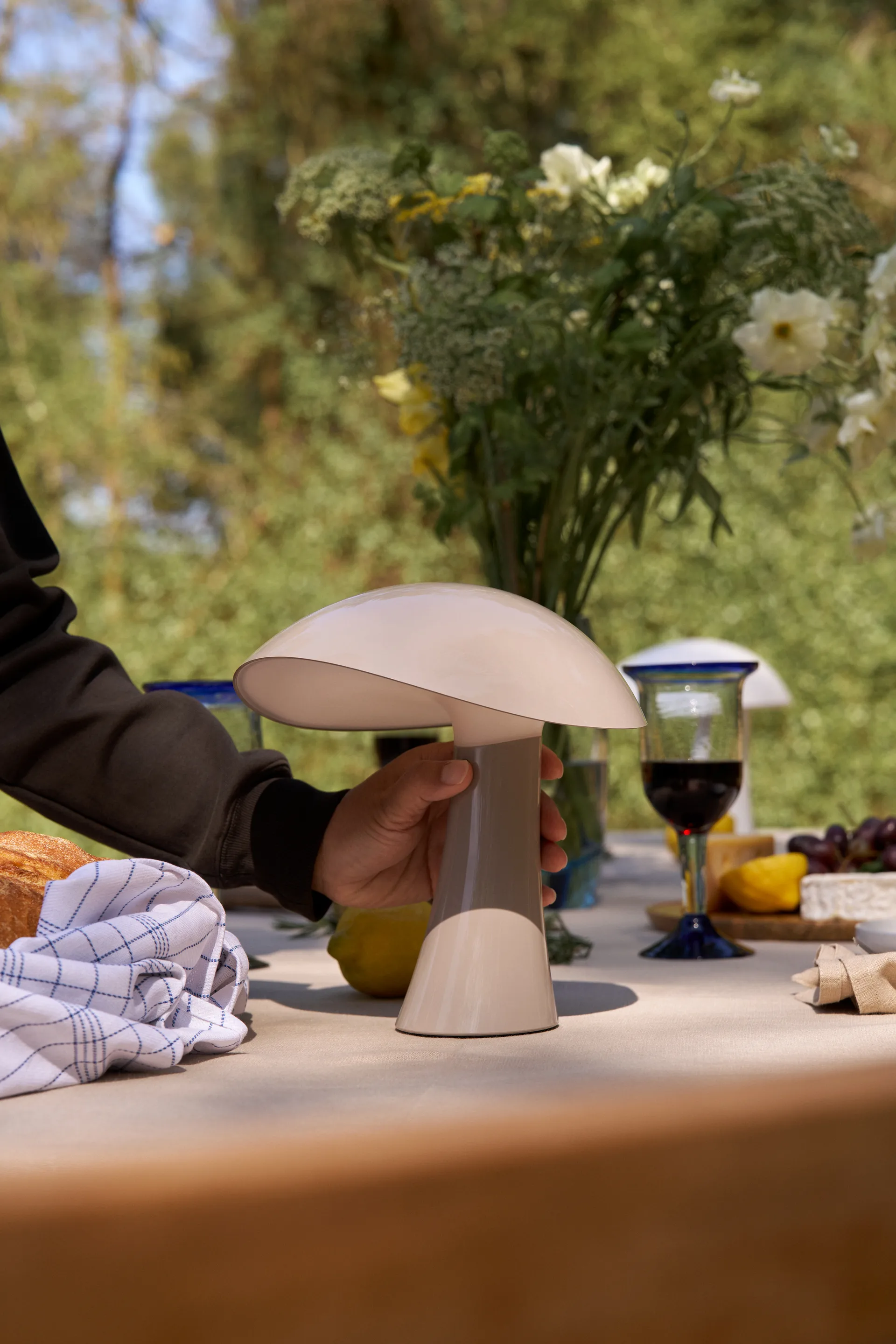 Rumee 220 portable table lamp, Cloud White Louis Poulsen