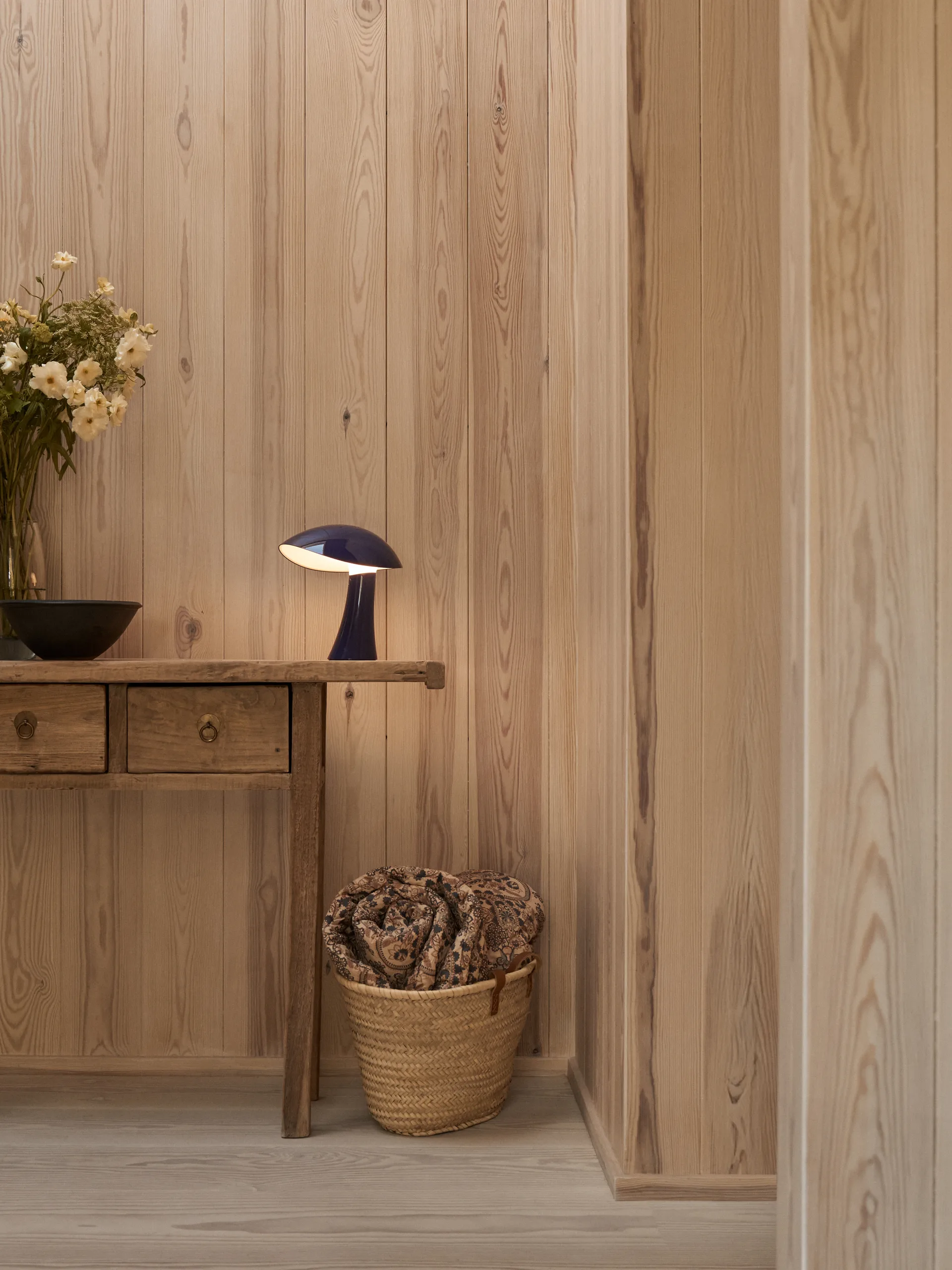 Rumee 220 portable table lamp, Night Blue Louis Poulsen