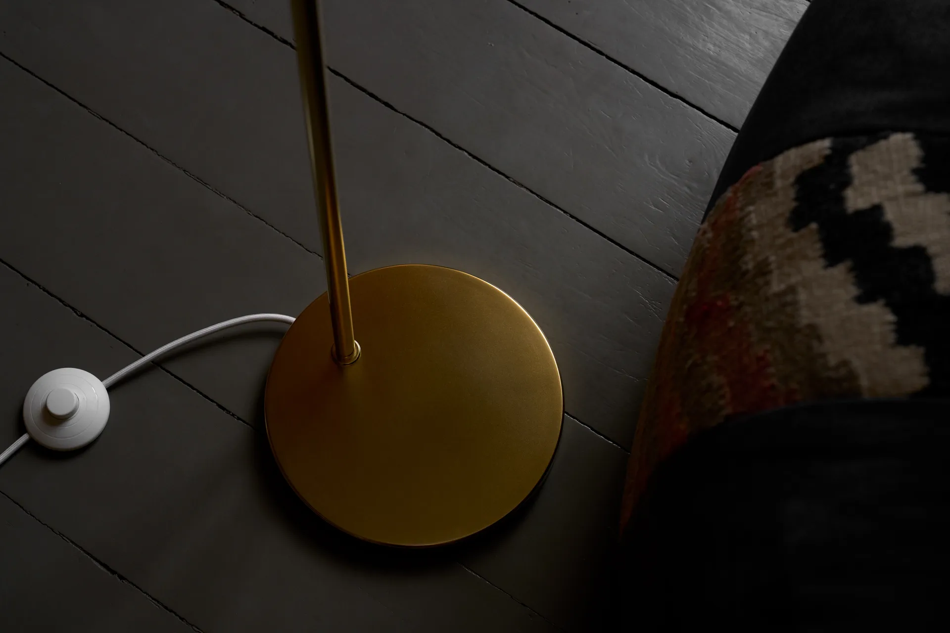 VL Ring Crown floor lamp, Brass-opal glass Louis Poulsen