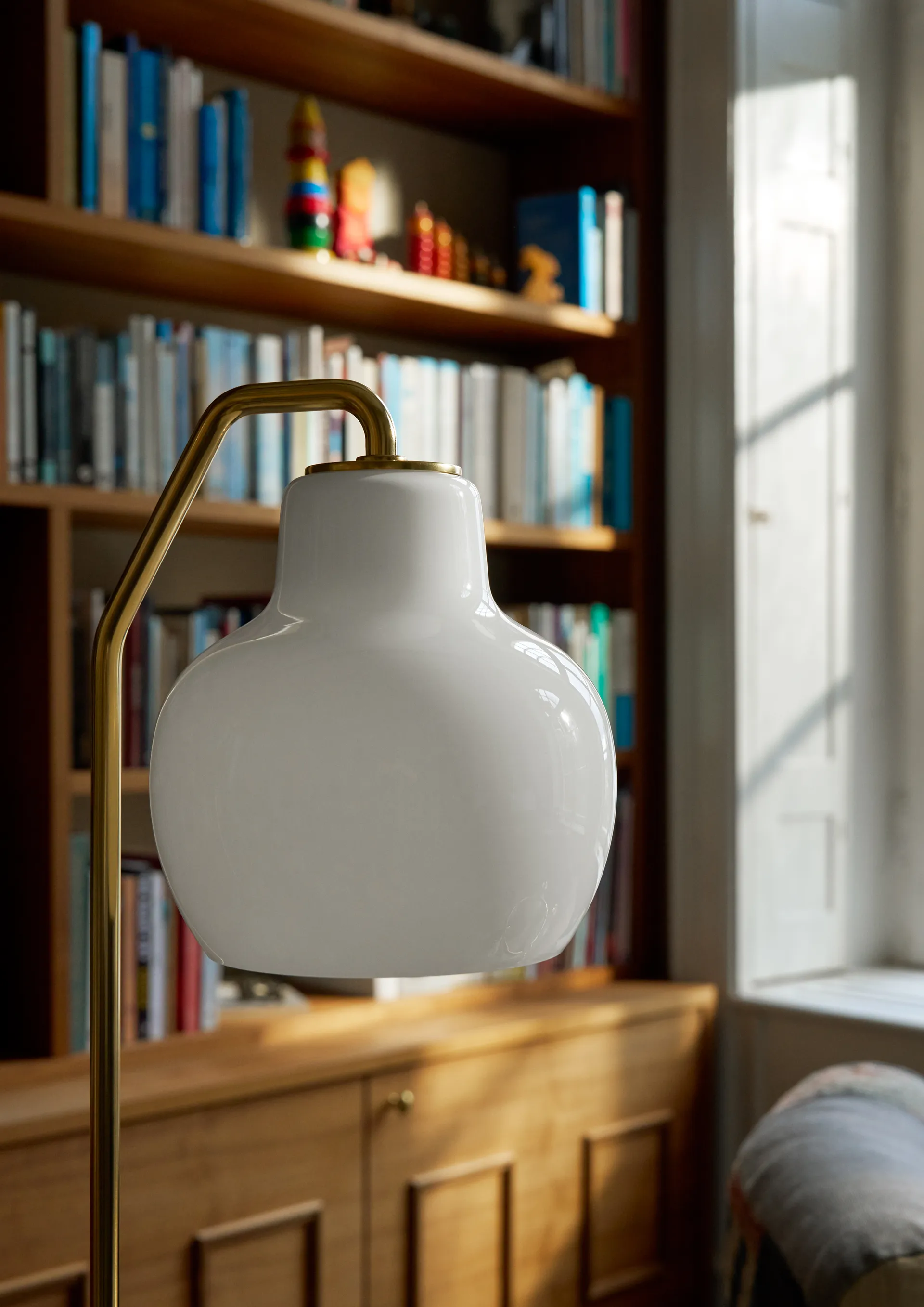 VL Ring Crown floor lamp, Brass-opal glass Louis Poulsen