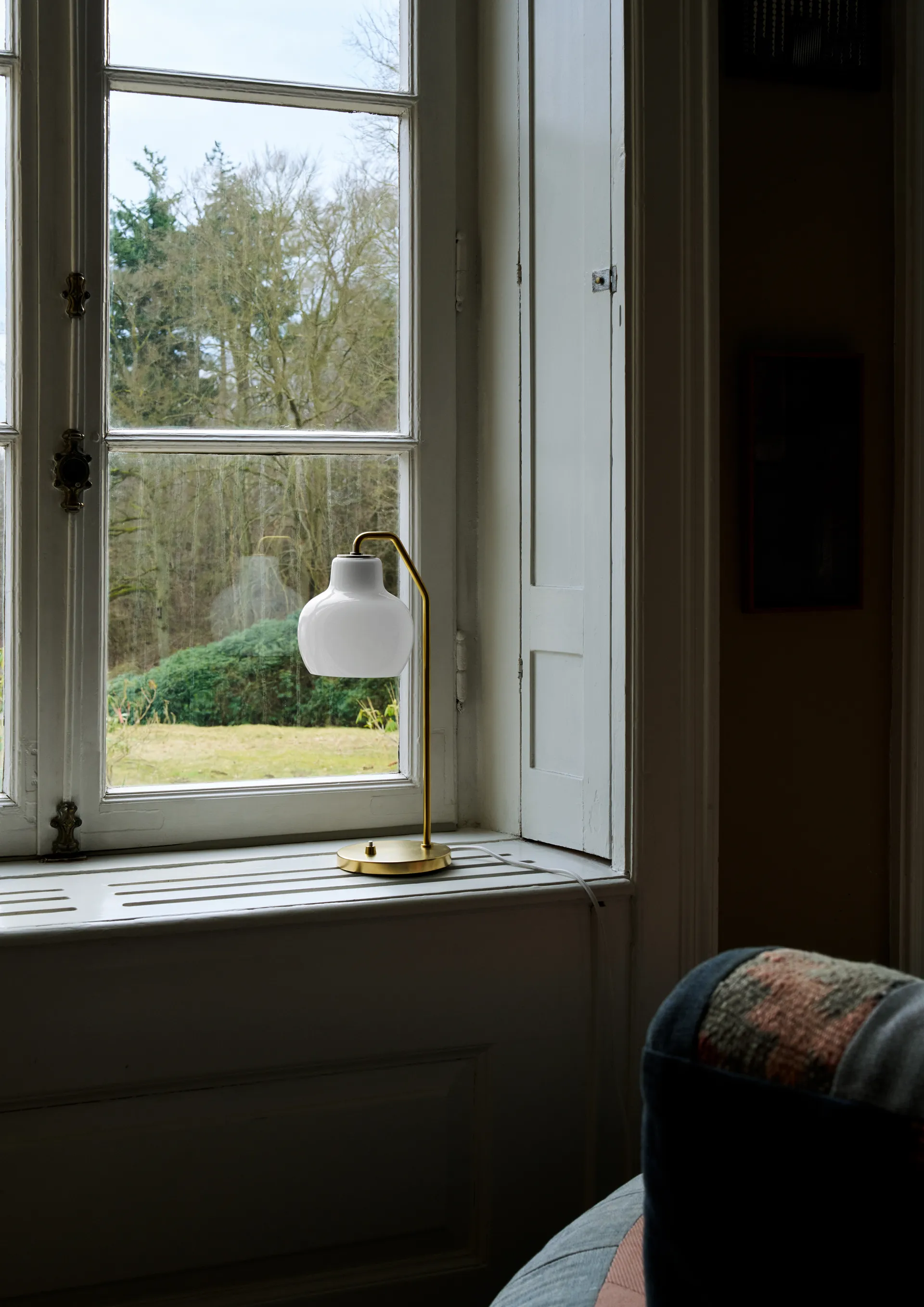 VL Ring Crown table lamp Ø15 cm, Brass-opal glass Louis Poulsen