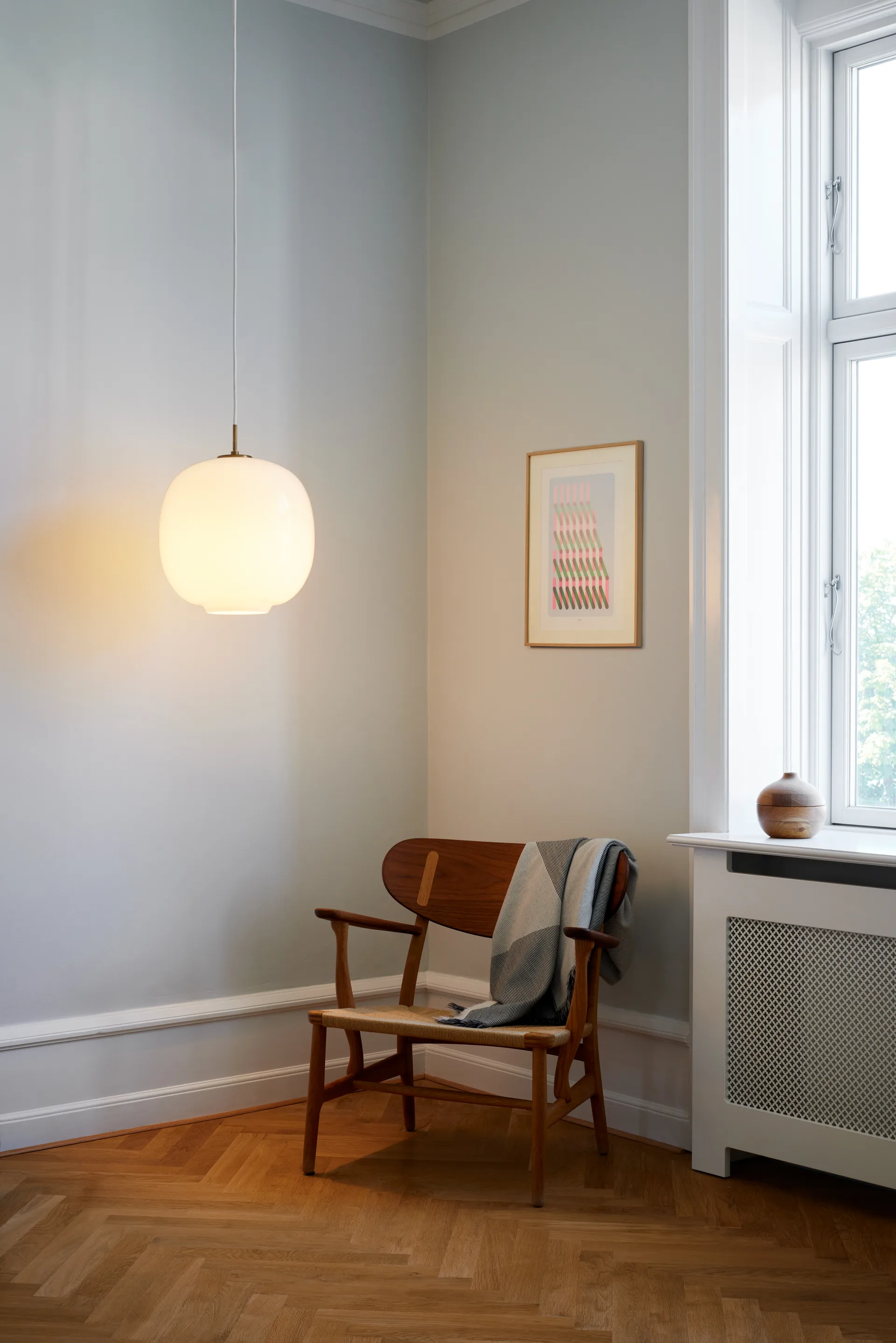 VL45 Radiohus pendant lamp Ø25 cm, Brass-white opal glass Louis Poulsen