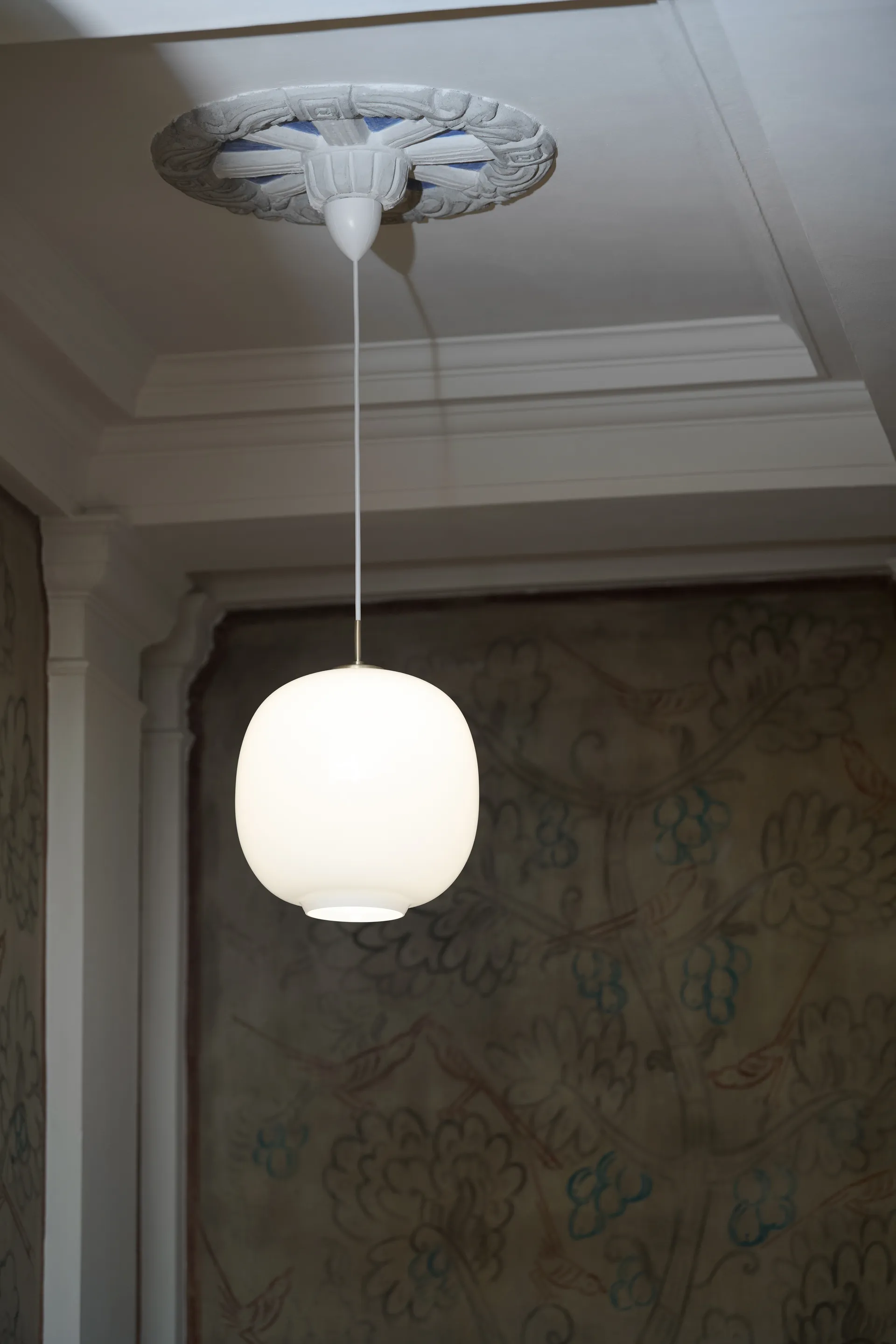 VL45 Radiohus pendant lamp Ø25 cm, Brass-white opal glass Louis Poulsen