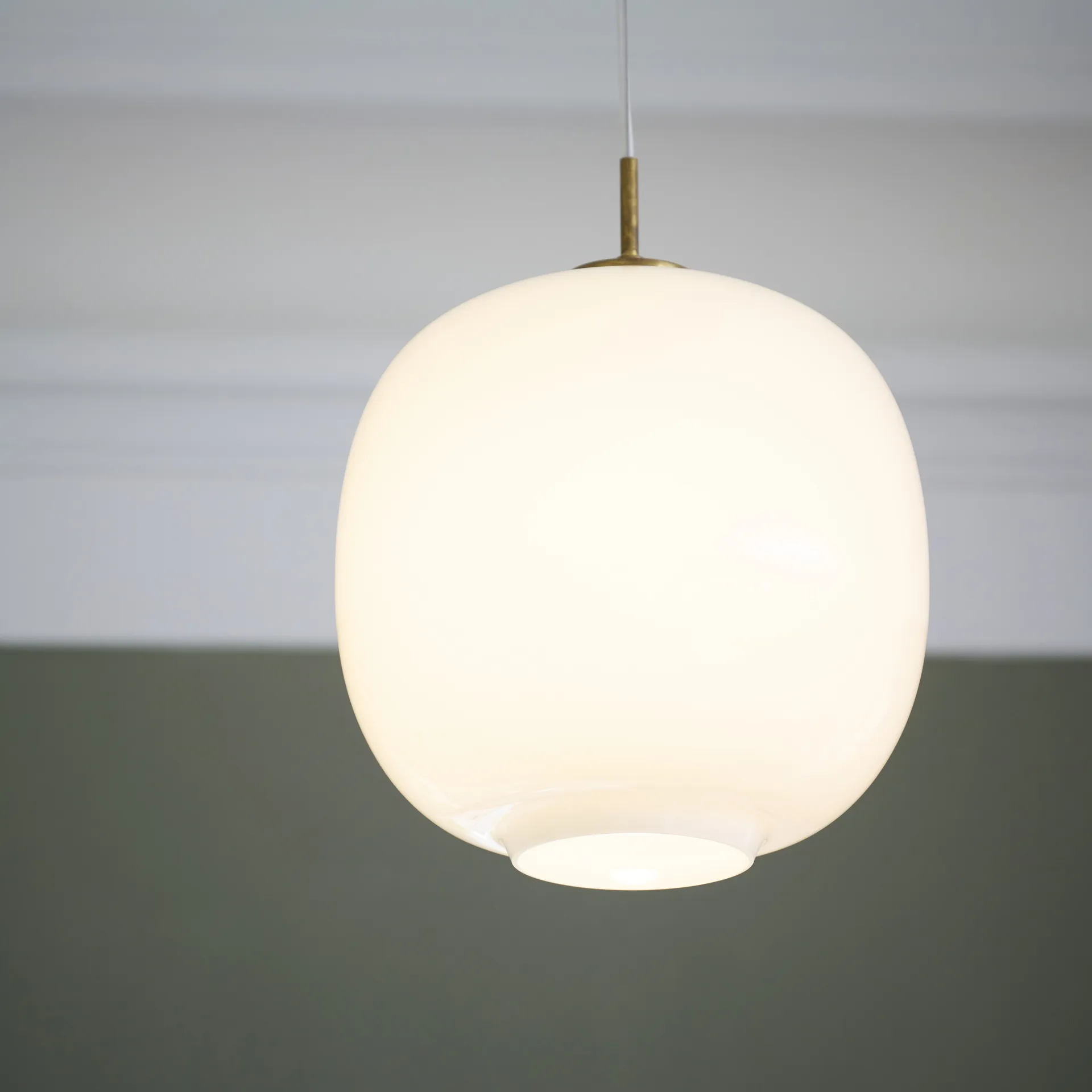 VL45 Radiohus pendant lamp Ø25 cm, Brass-white opal glass Louis Poulsen