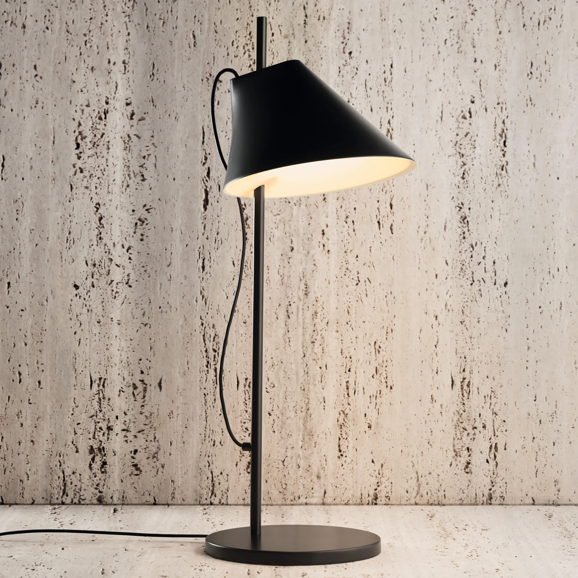 Yuh table lamp, Black Louis Poulsen