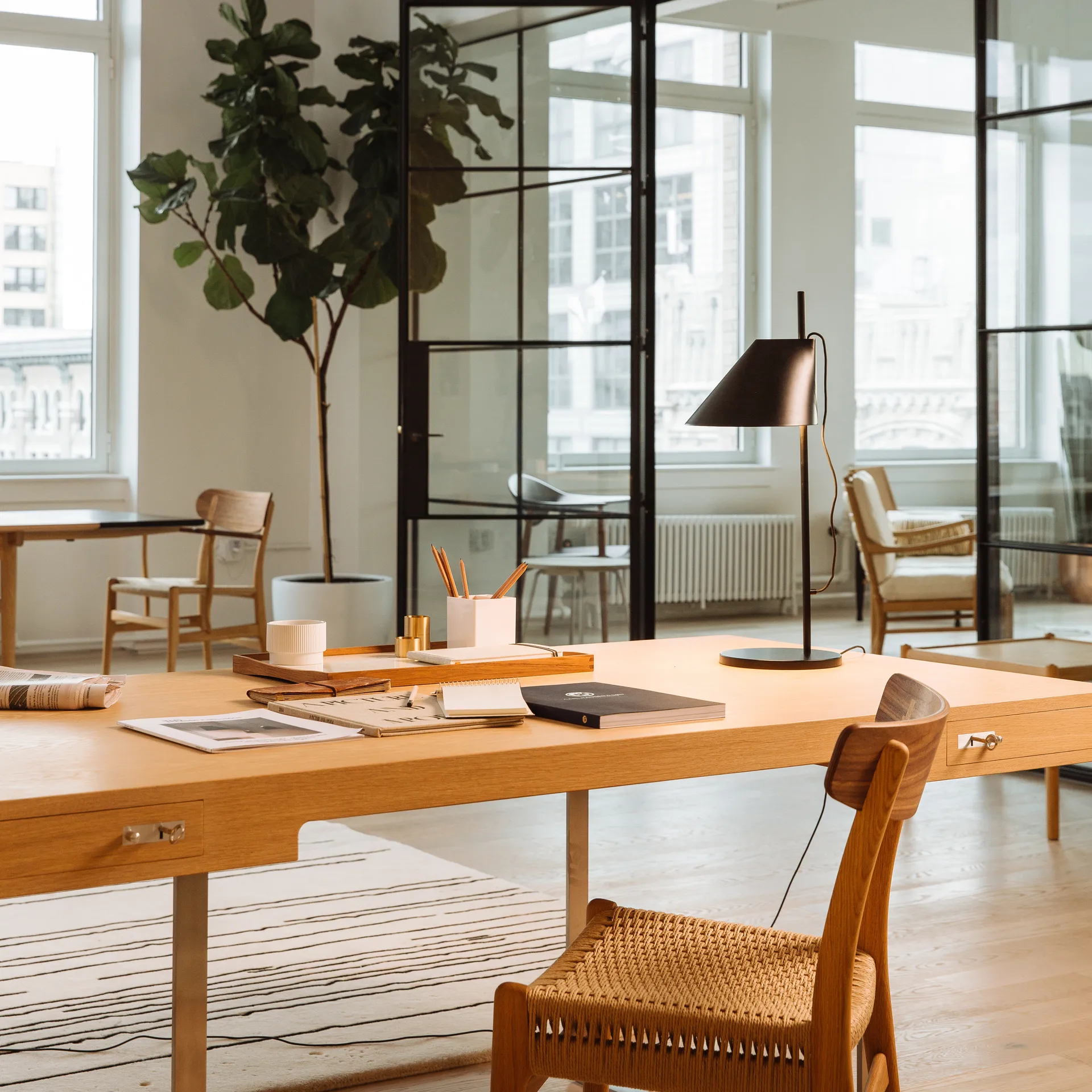 Yuh table lamp, Black Louis Poulsen