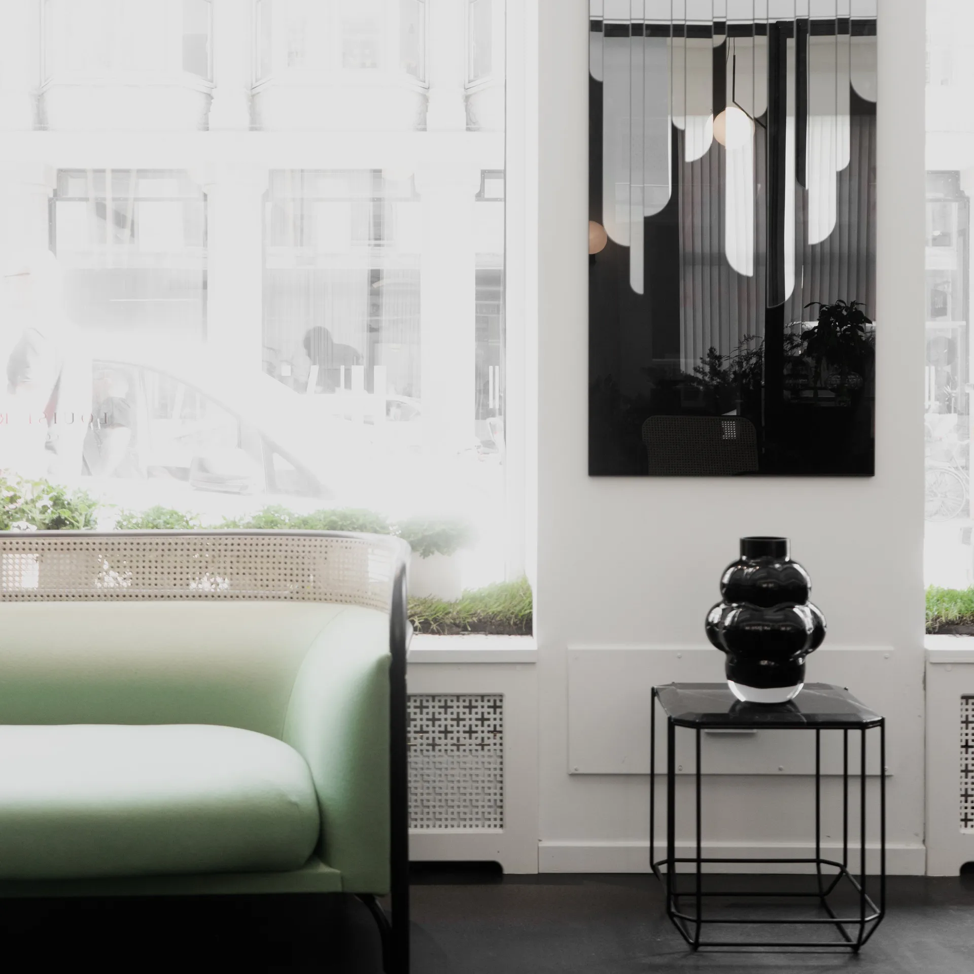 Balloon vase 04 32 cm, black Louise Roe