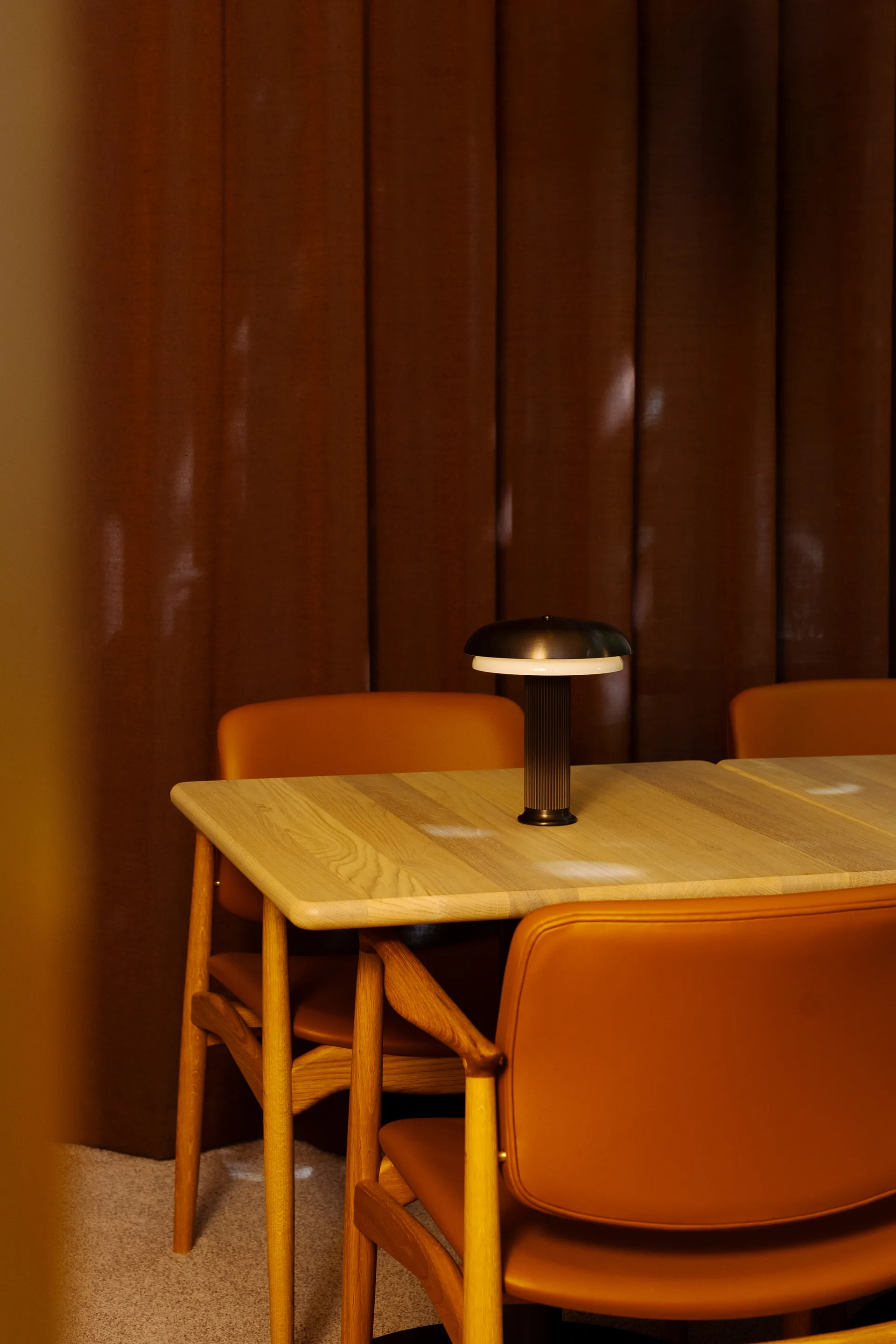 Noote portable table lamp, Bronze LYFA