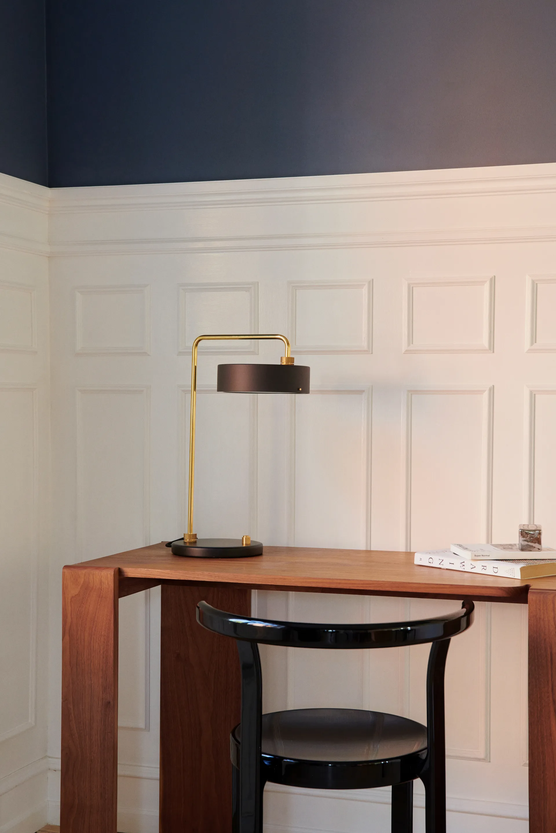 Petite Machine table lamp, Deep black Made By Hand