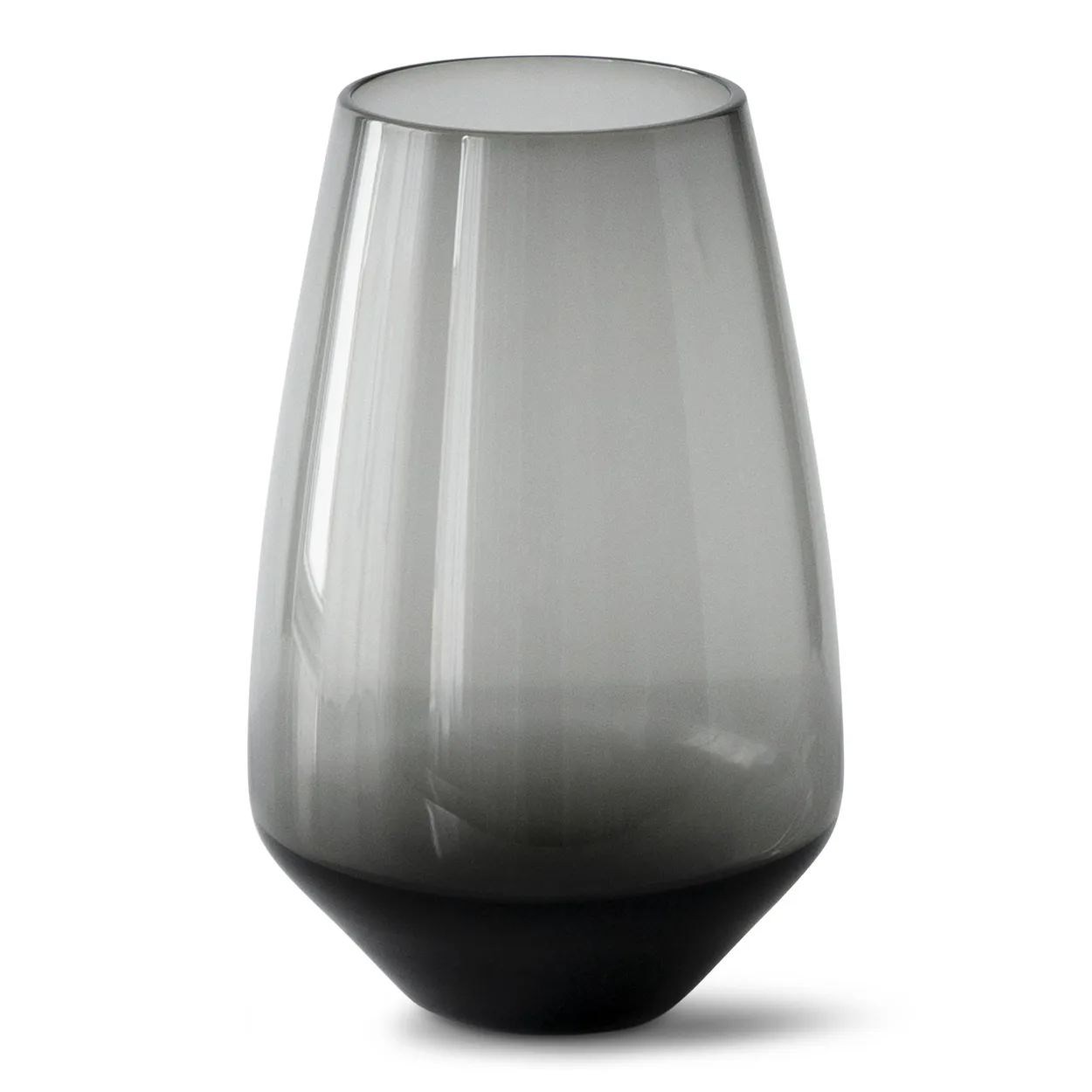 Magnor Noir water glass 35 cl Black | Scandinavian Design | Drinking glasses & tumblers | Black