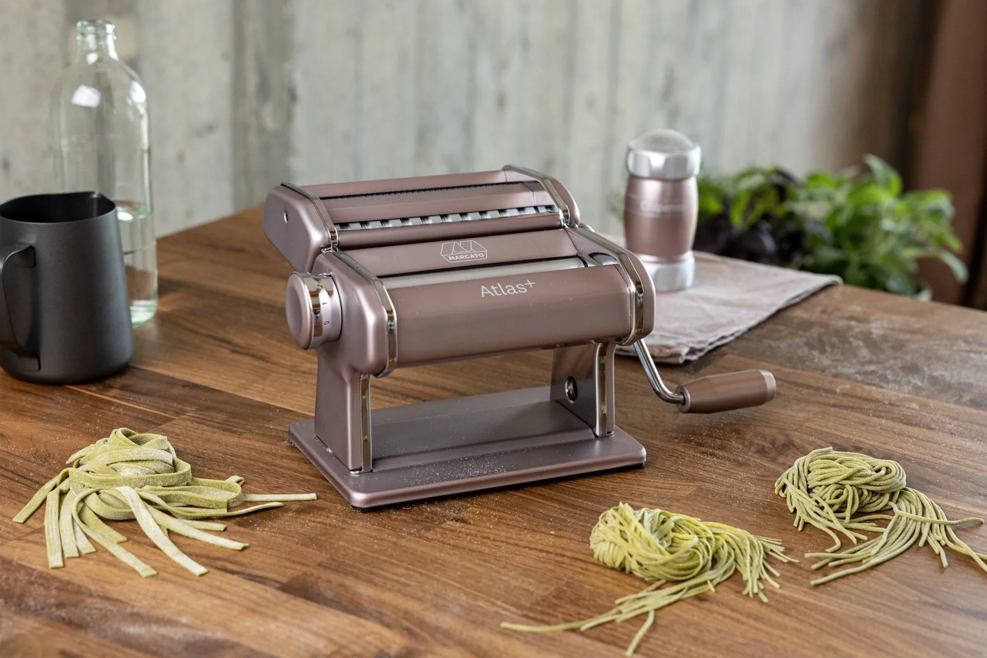 Marcato Atlas 150+ pasta machine, Powder pink Marcato