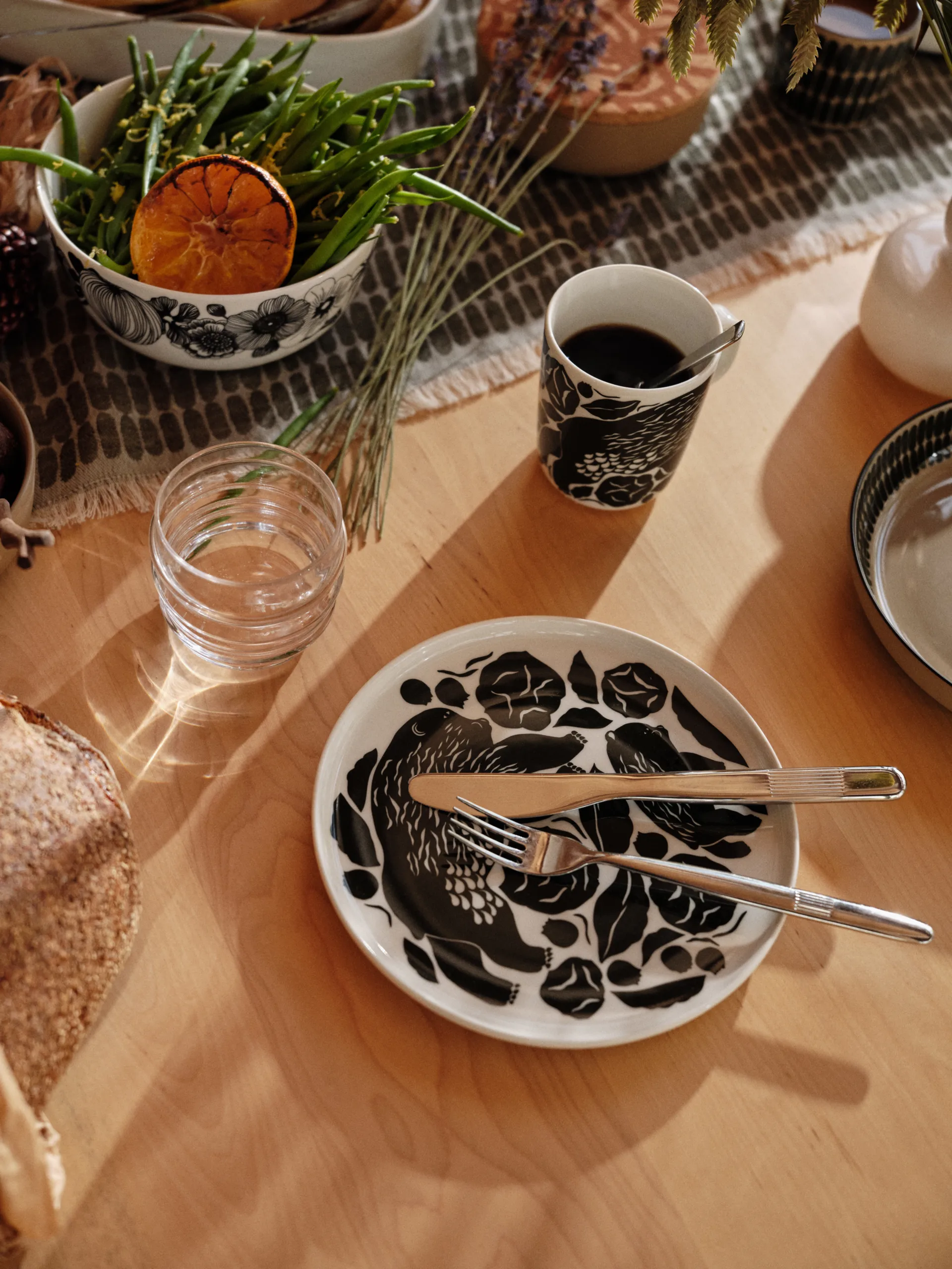 Karhuemo plate Ø20 cm, White-dark green Marimekko