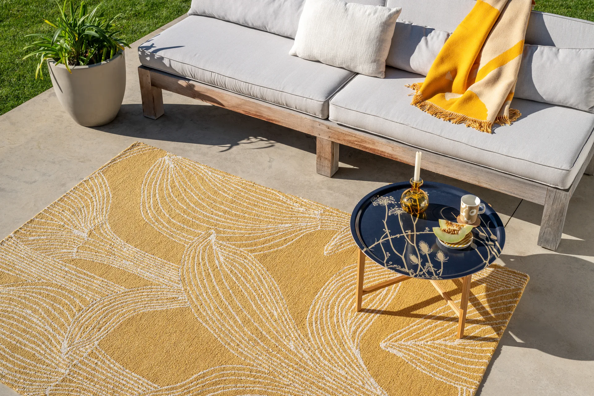 Kukat puhkeavat matte outdoor, Straw, 160x230 cm Marimekko