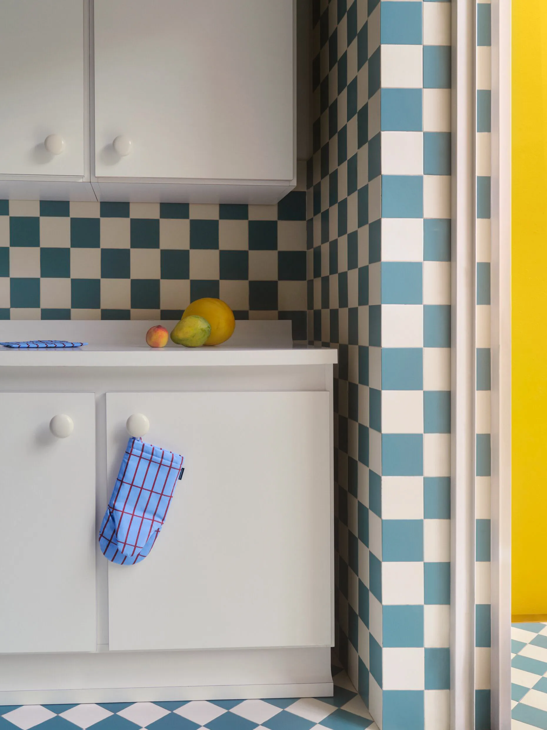 Pieni Tiiliskivi oven glove, Brown-blue Marimekko