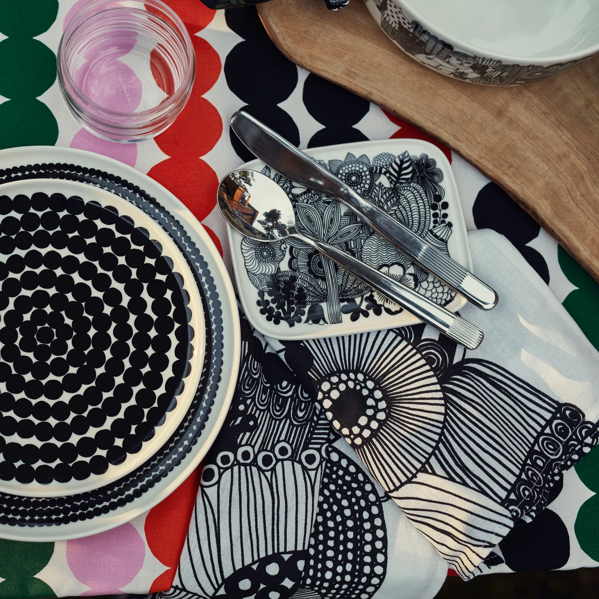 Räsymatto plate, black white Marimekko
