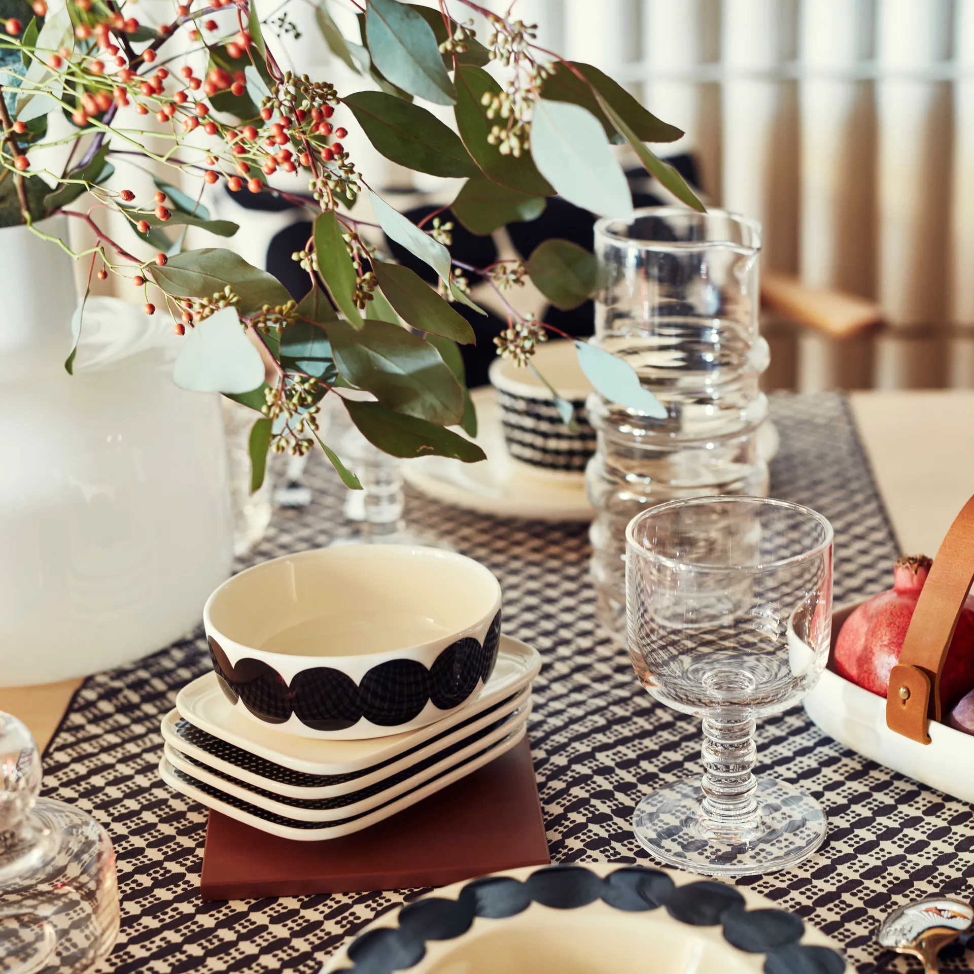 Räsymatto saucer, black-white Marimekko