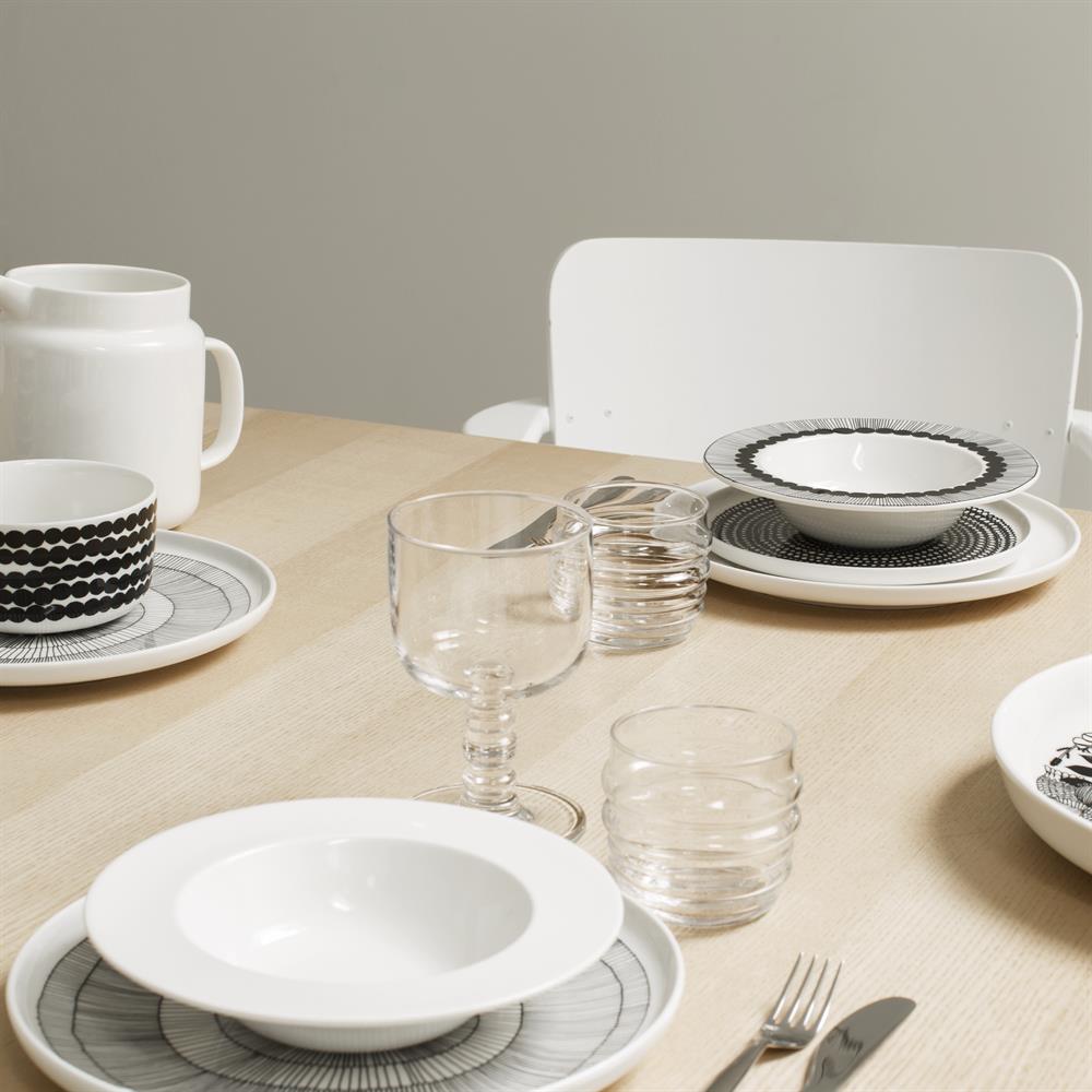 Siirtolapuutarha plate Ø 25 cm from Marimekko - NordicNest.com