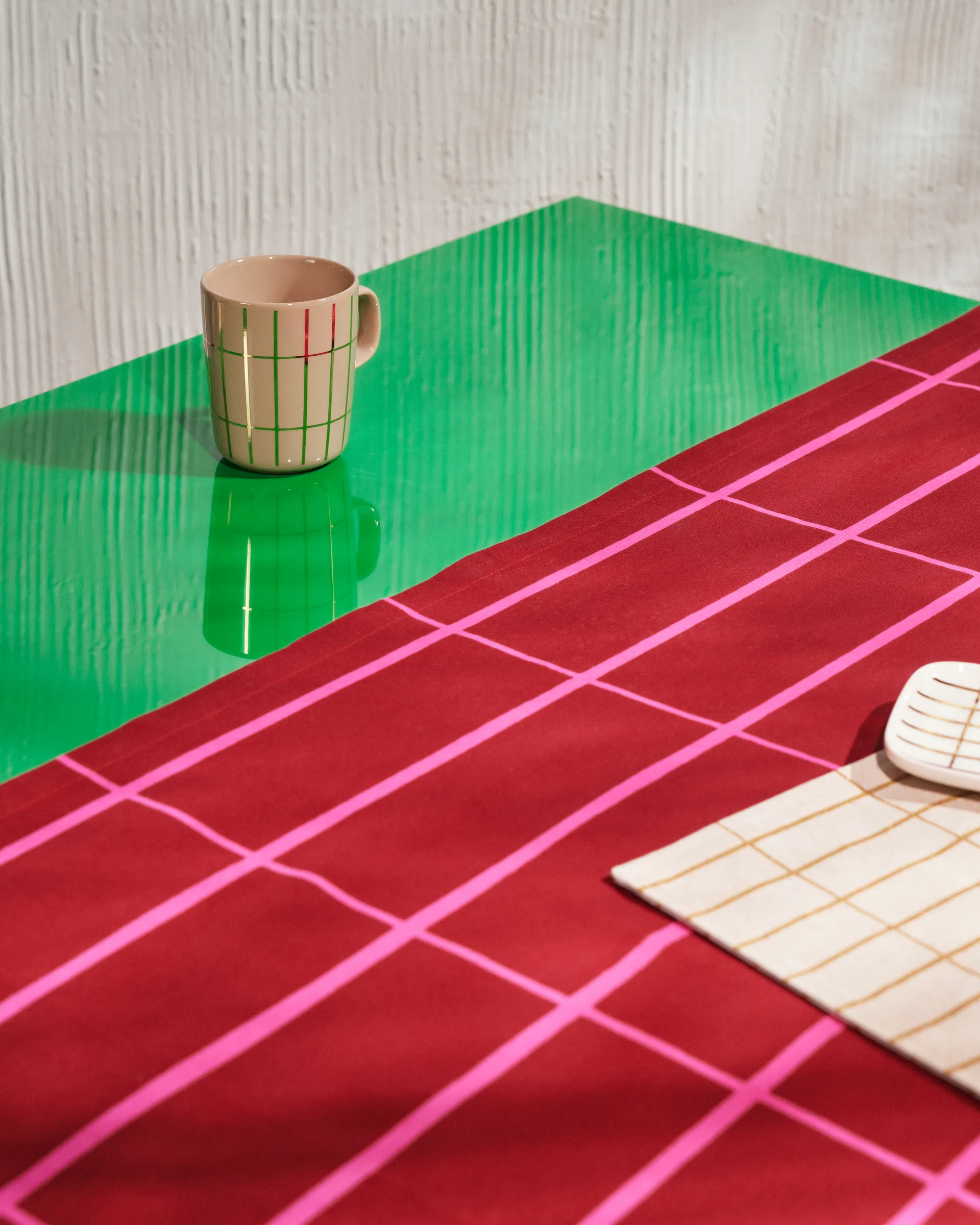 Tiiliskivi metal mug 25 cl, Beige-gold Marimekko