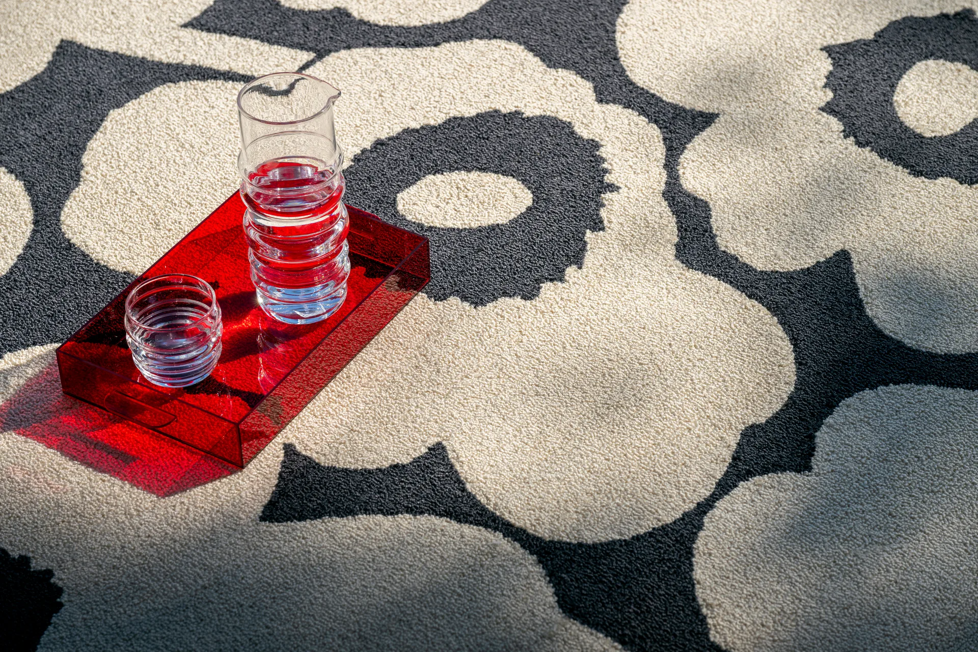 Unikko outdoor rug, Charcoal-white, 140x200 cm Marimekko