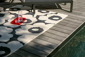 Unikko outdoor rug - Charcoal-white, 250x350 cm - Marimekko