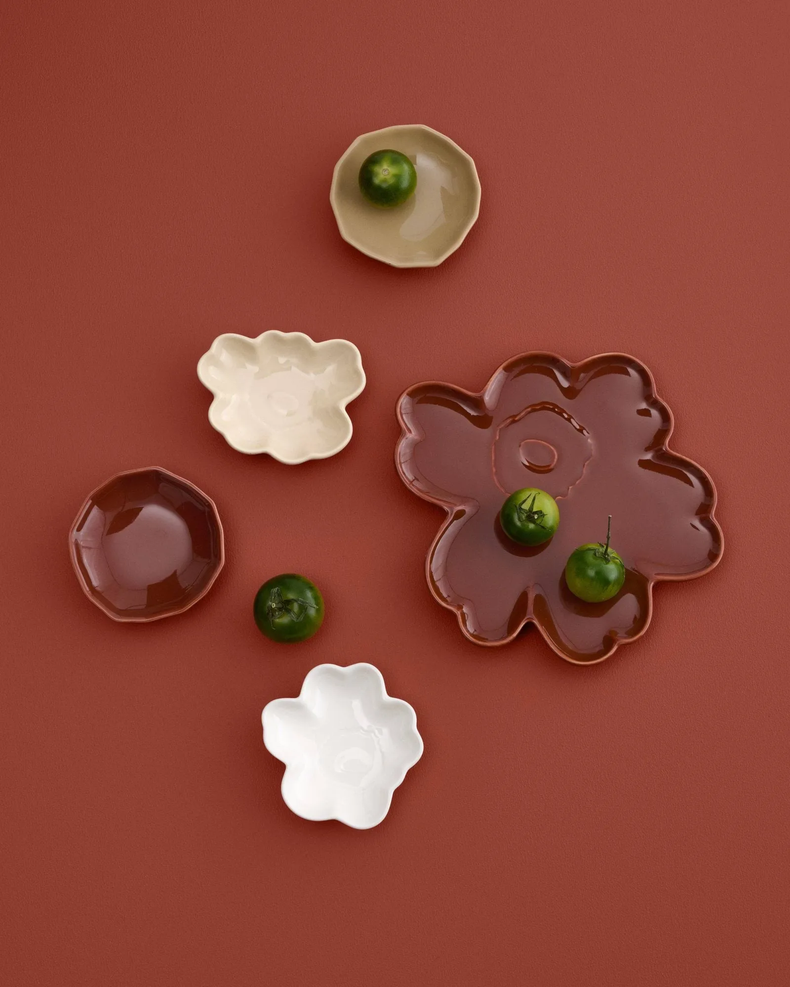 Unikko shape plate, Chestnut Marimekko