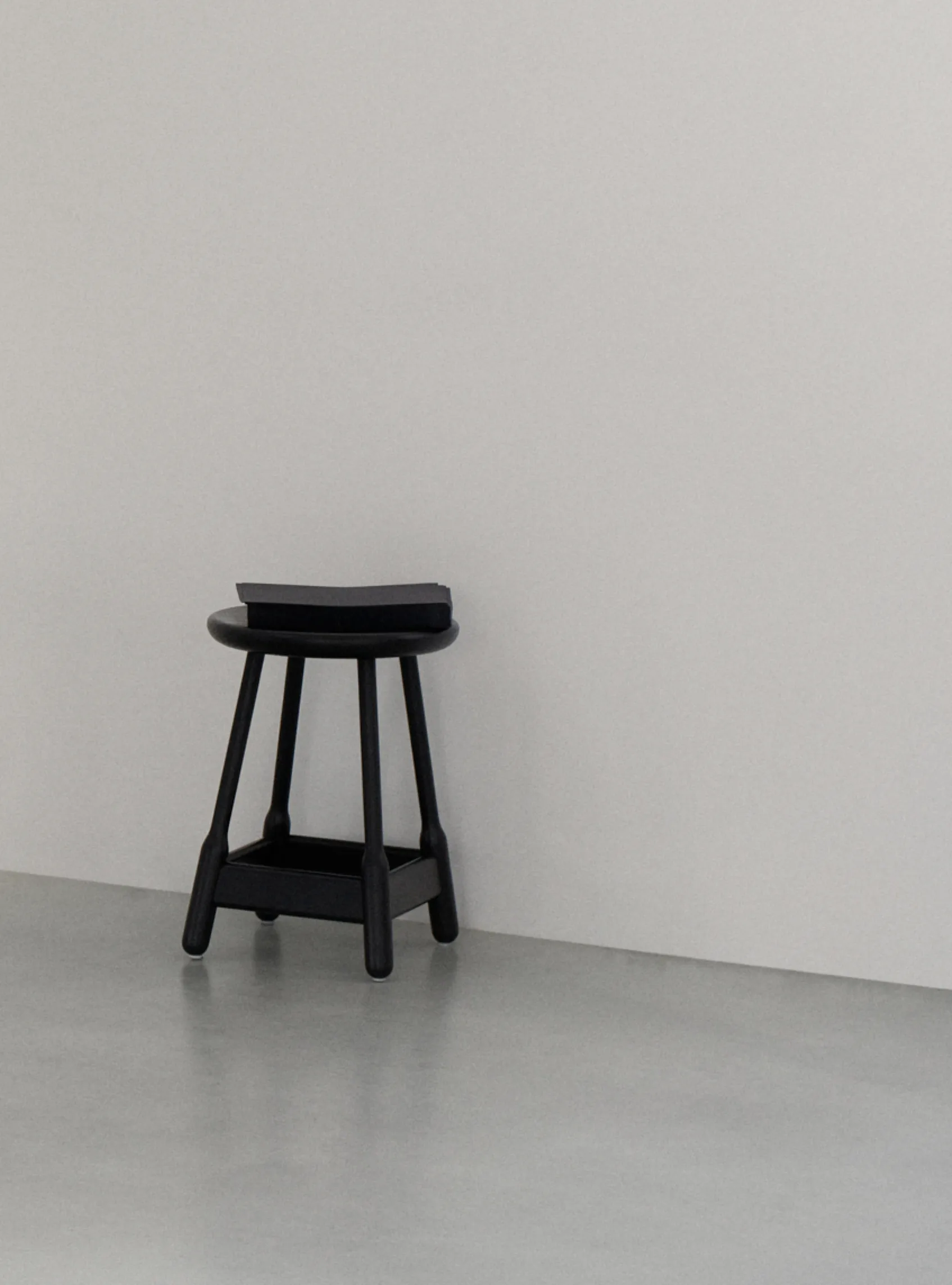 Albert barstool 50 cm, Dark stained oak Massproductions