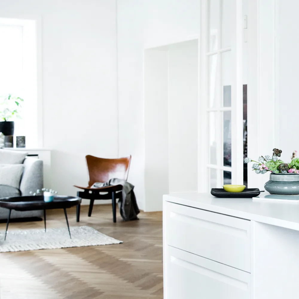 Bowl x-large table, mango sirka grey. black stand Mater