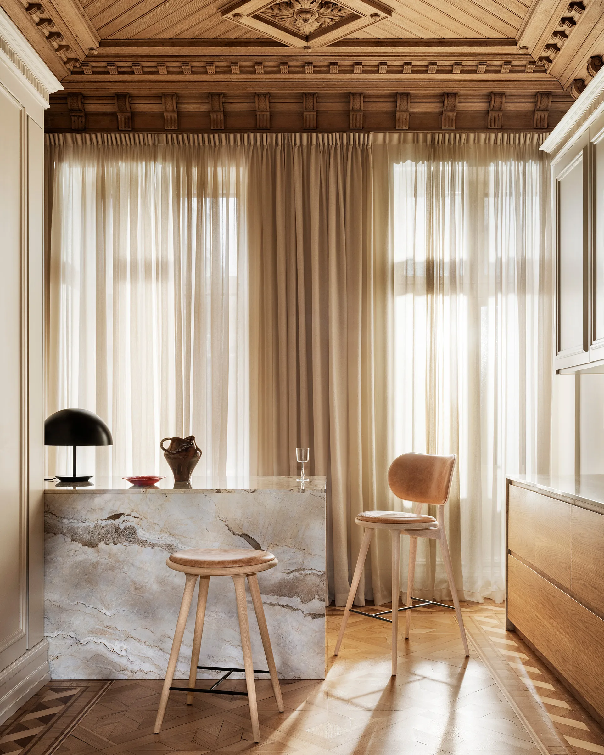 Mater High Stool Backrest barstool low, leather natural, matt varnished oak stand Mater