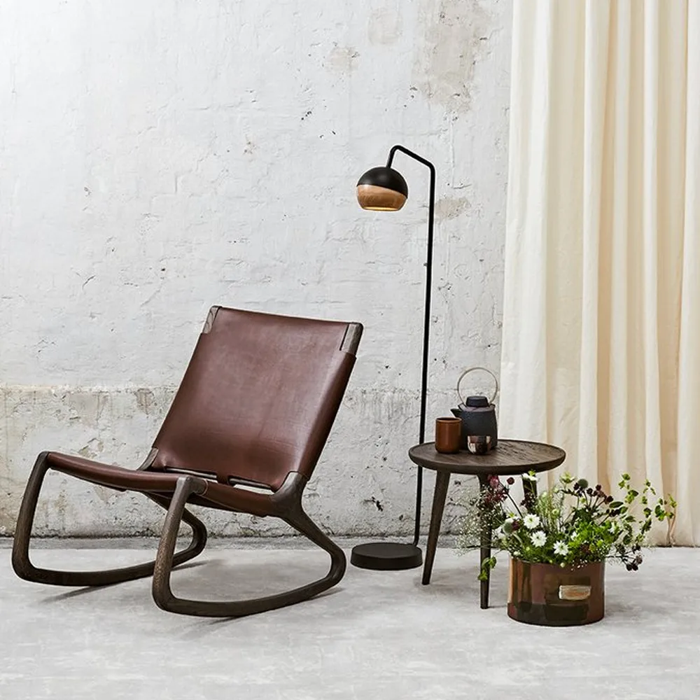 Ray floor lamp, black, oak detail on screen Mater