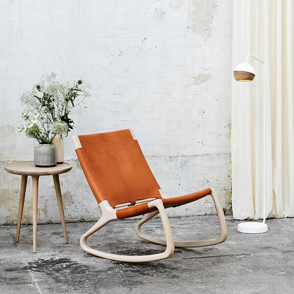 Ray floor lamp, black, oak detail on screen Mater