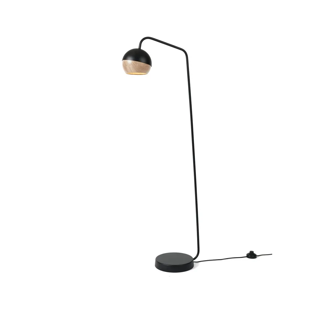 Ray floor lamp, black, oak detail on screen Mater
