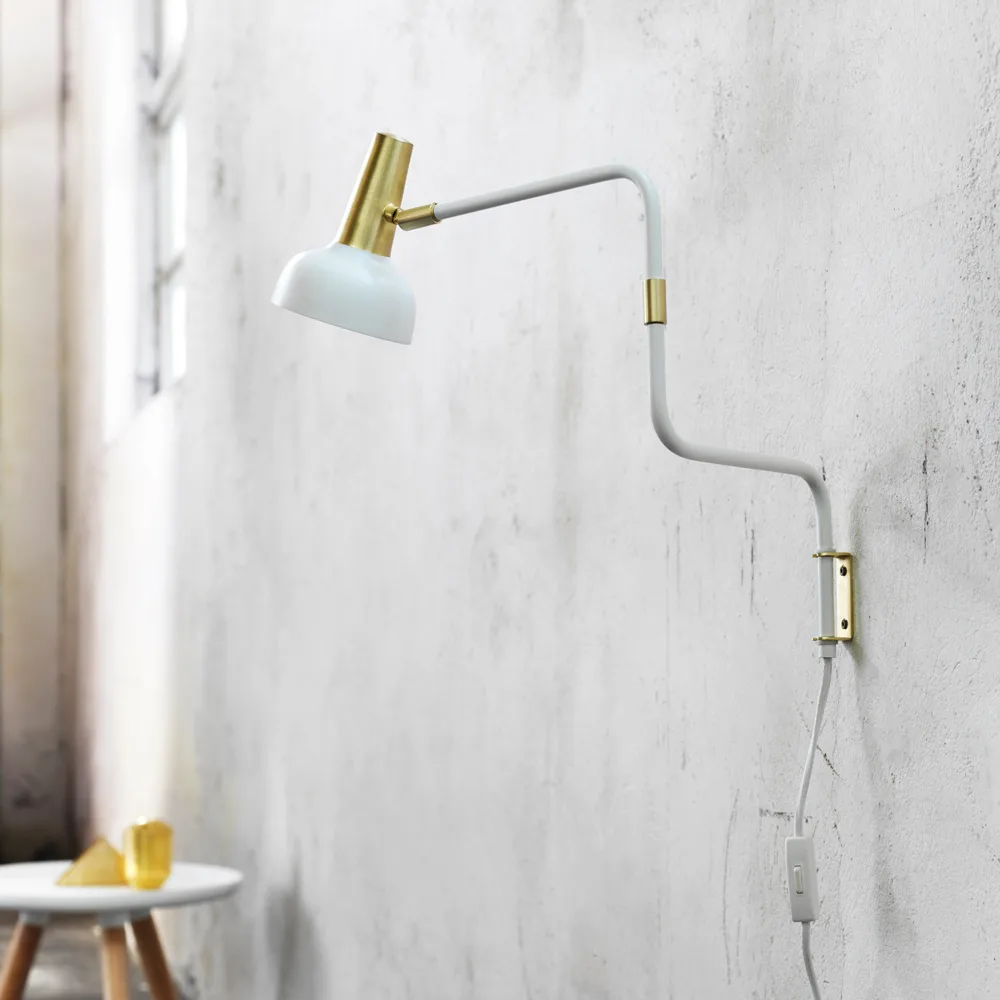 Ray table lamp, white, oak detail on screen Mater