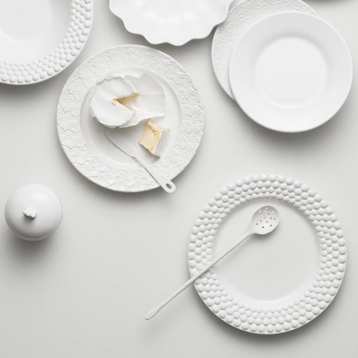 Bubbles plate 28 cm, White Mateus