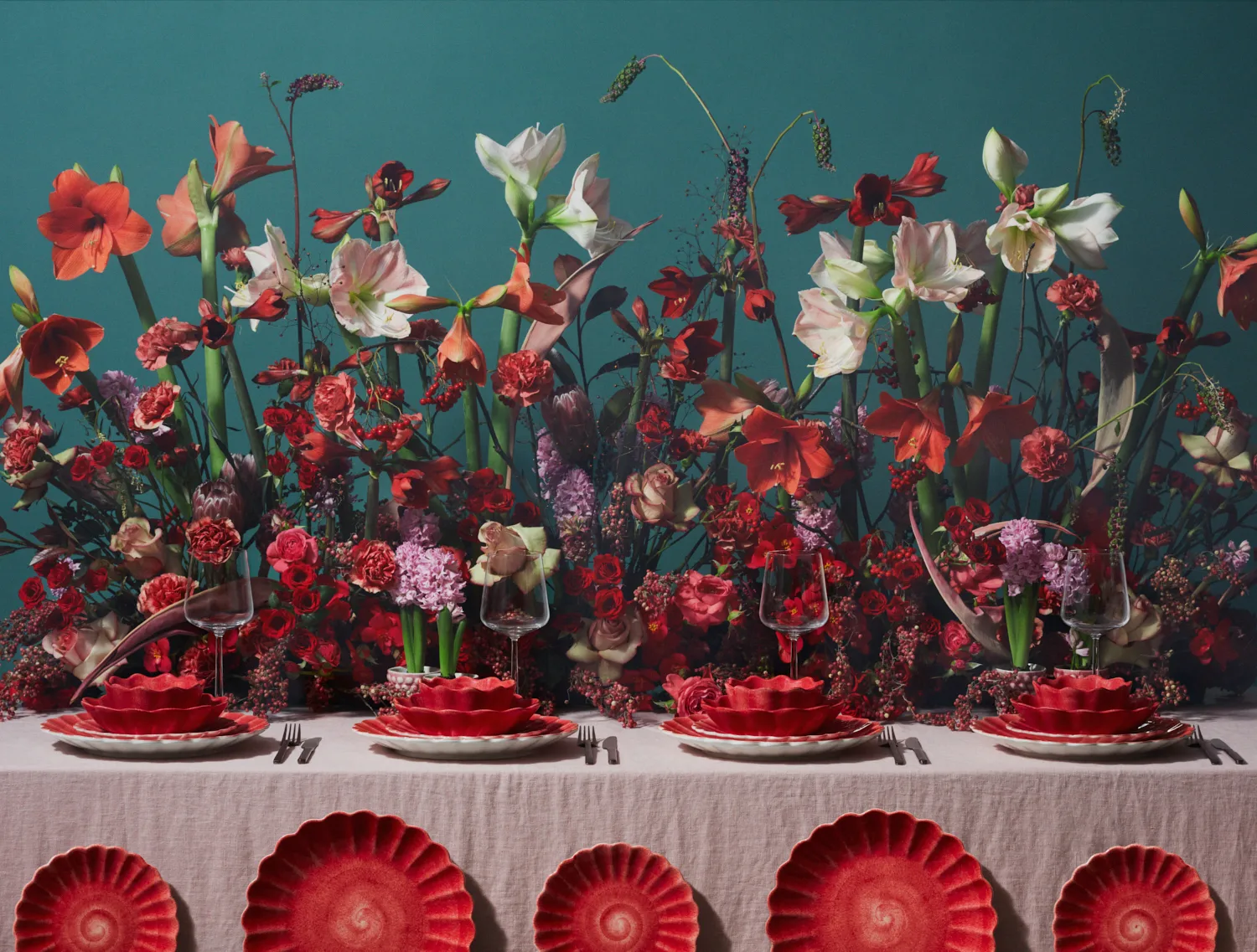 Oyster plate 28 cm, Red Mateus