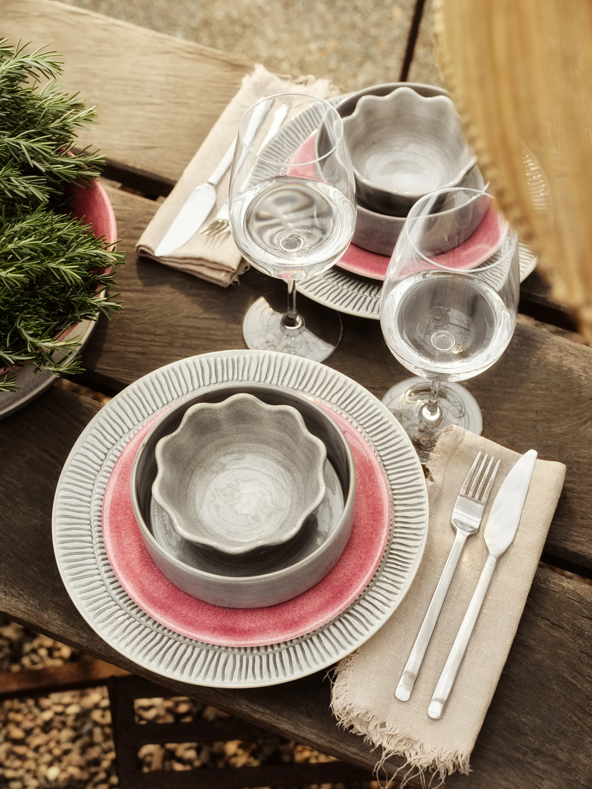 Stripes plate Ø28 cm, grey Mateus