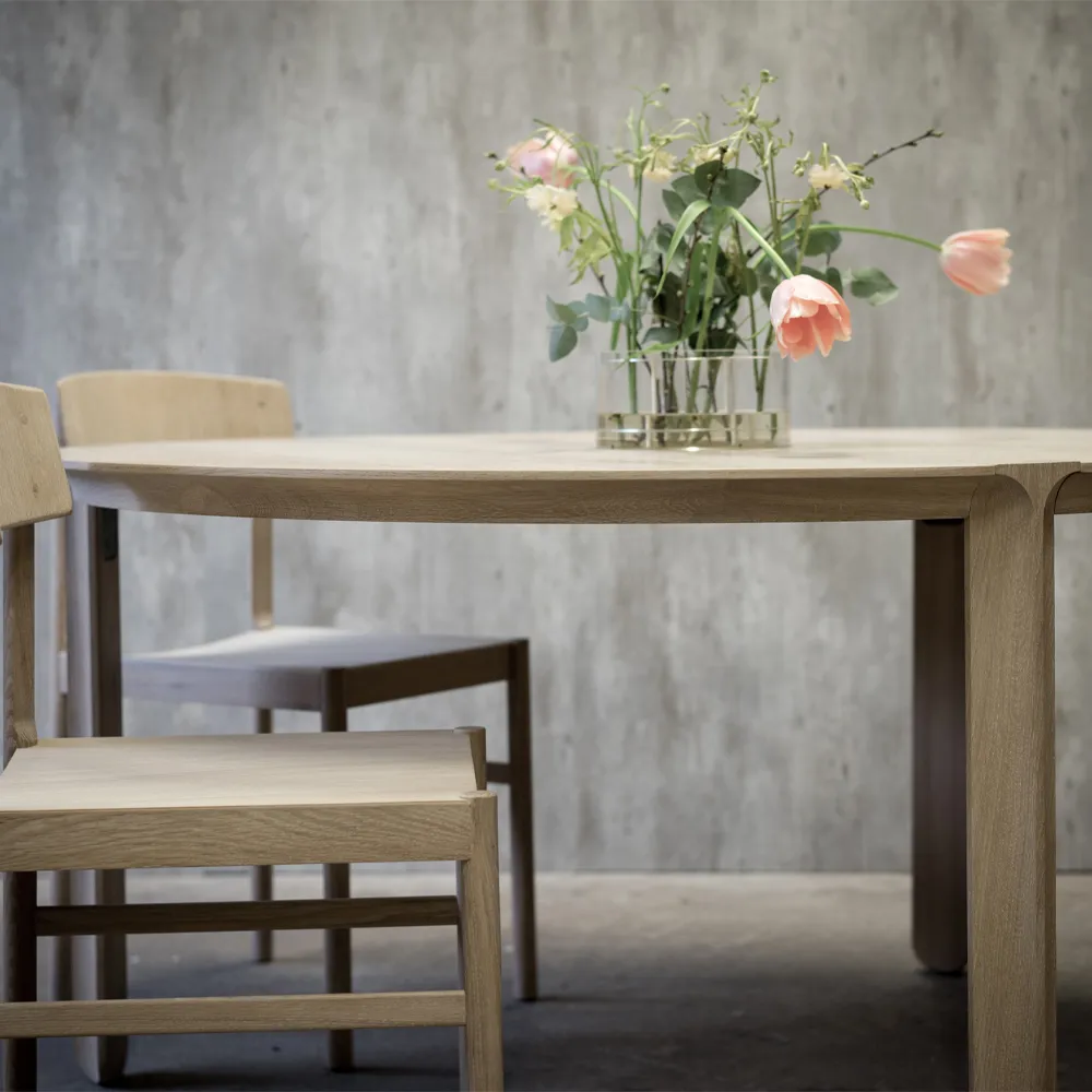 Amor dining table round, oak white-pigmented hardwax oil Mavis