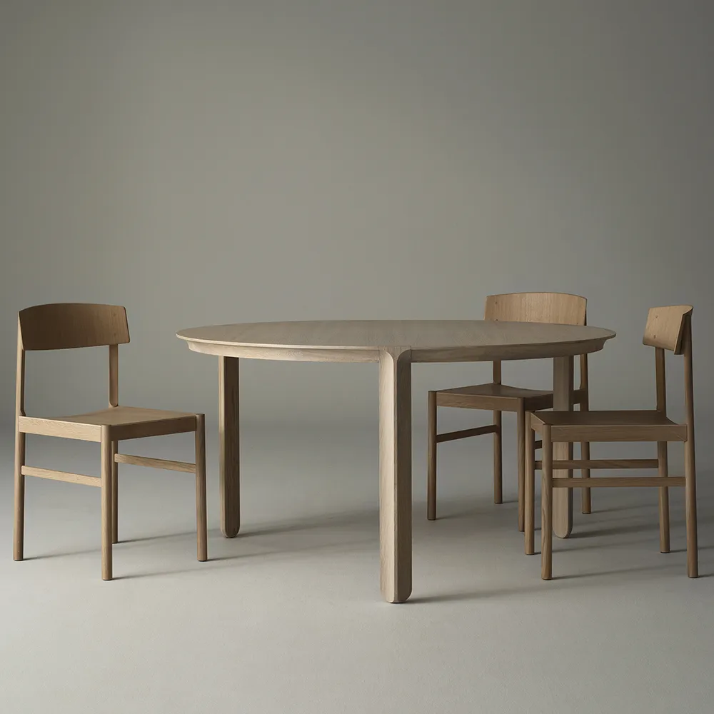 Amor dining table round, oak white-pigmented hardwax oil Mavis