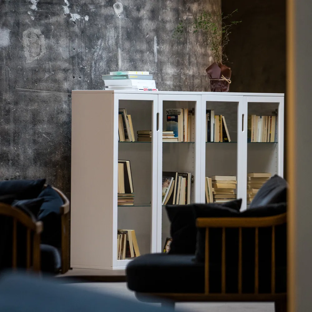 Aoko display cabinet 120 cm, White lacquer Mavis