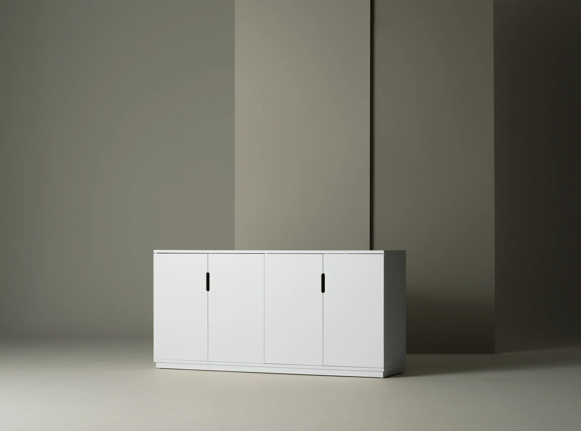 Aoko sideboard 77x160 cm, white lacquer Mavis