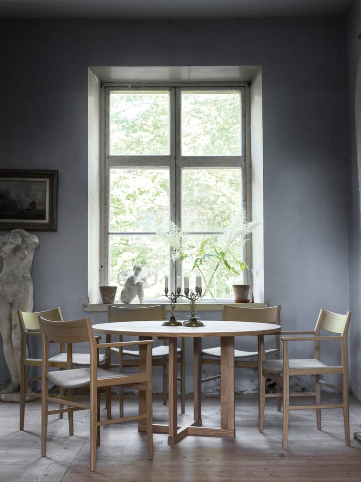 Arv dining table ⌀130 cm, White pigmented matte lacquered oak Mavis